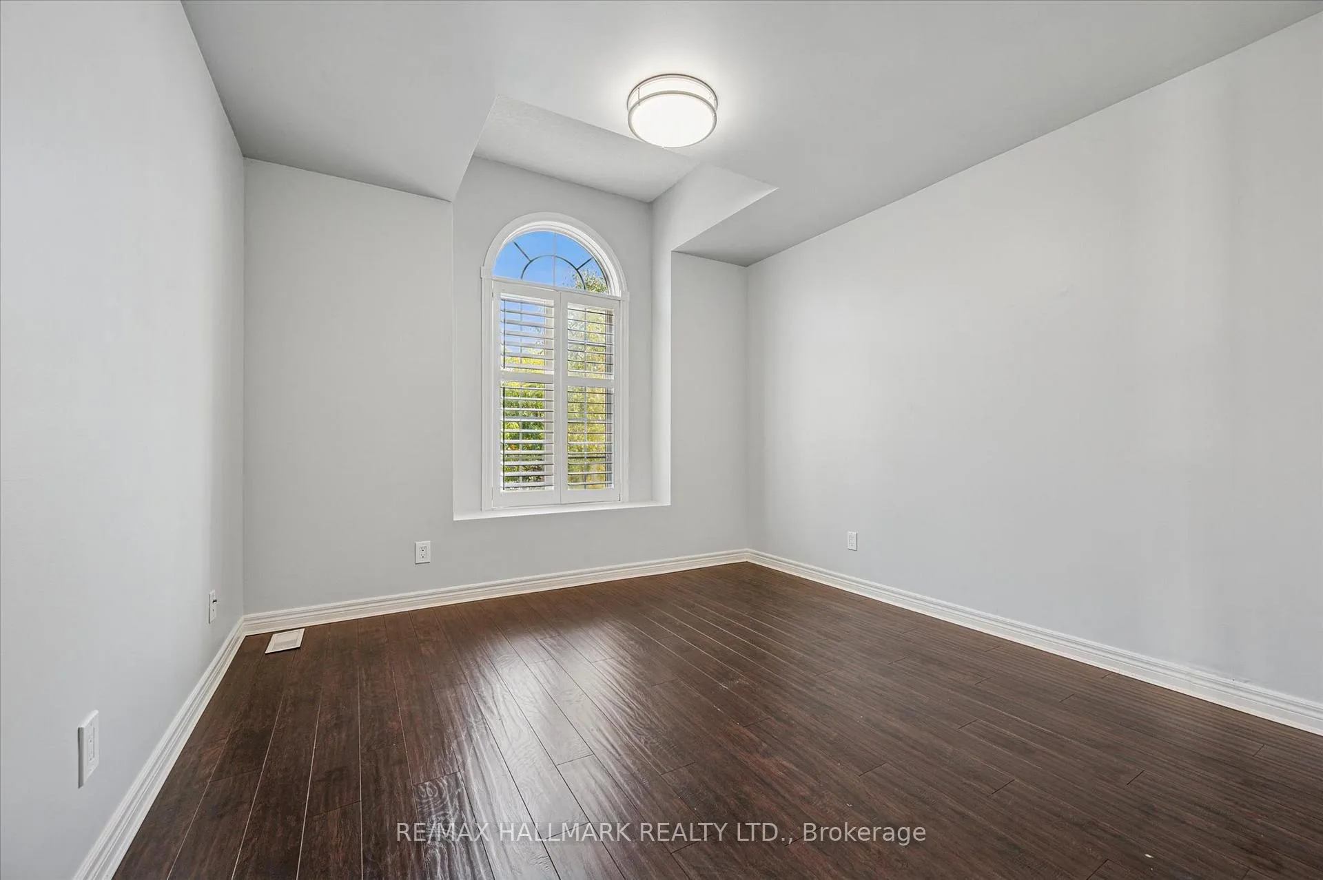 Photo 20 of 503 Brigantine Drive, Waterloo — HOMEH