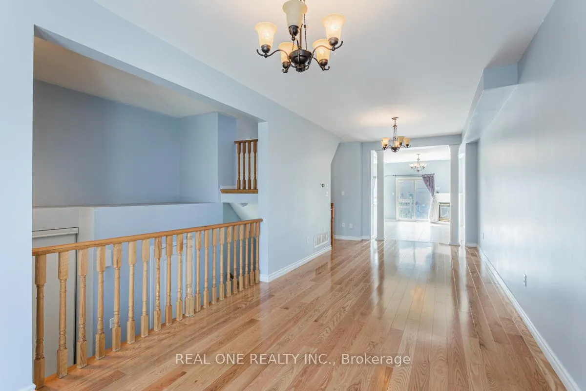 Photo 5 of Unit Upper, 24 Coast Avenue, Vaughan, Maple — HOMEH