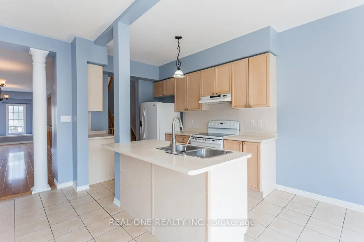 Photo 8 of Unit Upper, 24 Coast Avenue, Vaughan, Maple — HOMEH