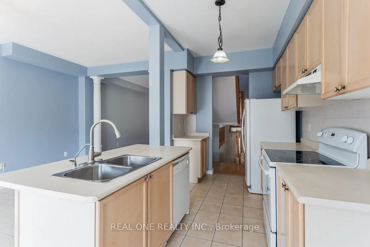 Photo 9 of Unit Upper, 24 Coast Avenue, Vaughan, Maple — HOMEH