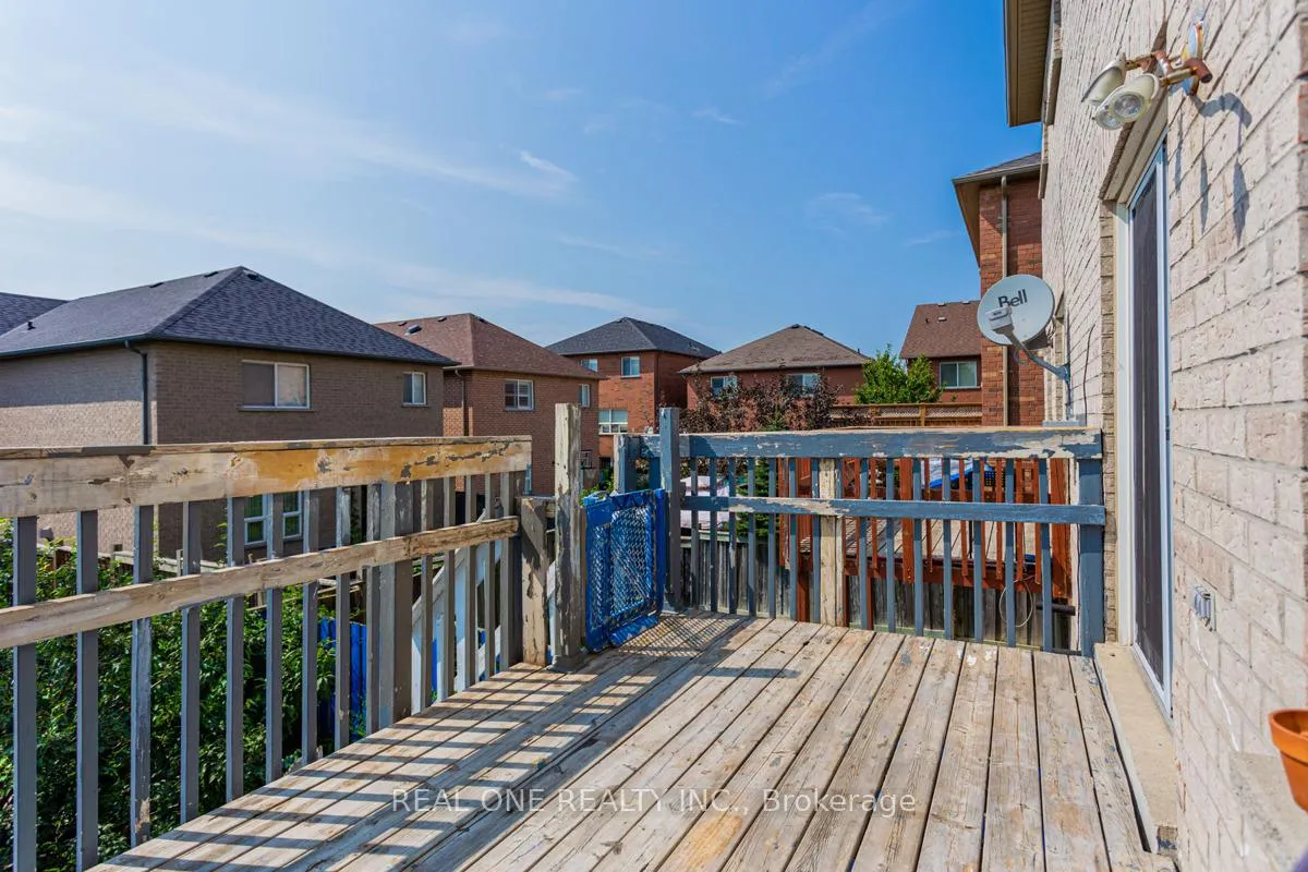 Photo 11 of Unit Upper, 24 Coast Avenue, Vaughan, Maple — HOMEH
