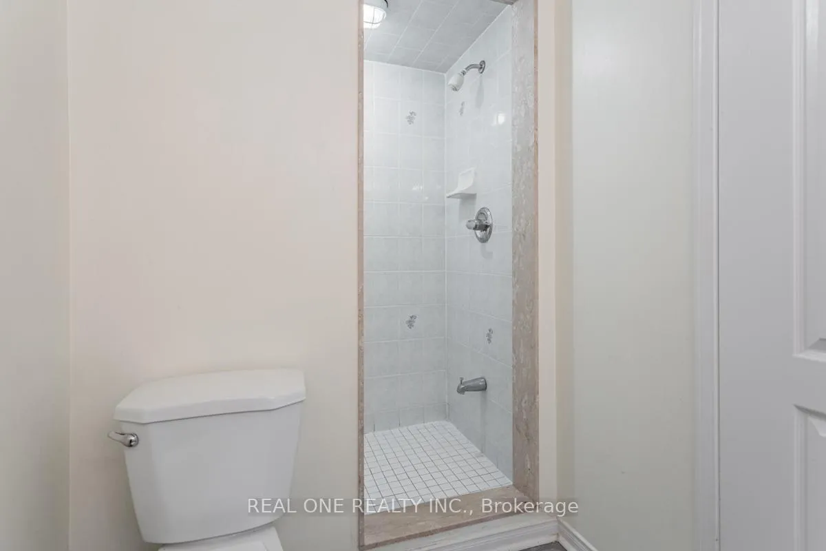 Photo 17 of Unit Upper, 24 Coast Avenue, Vaughan, Maple — HOMEH
