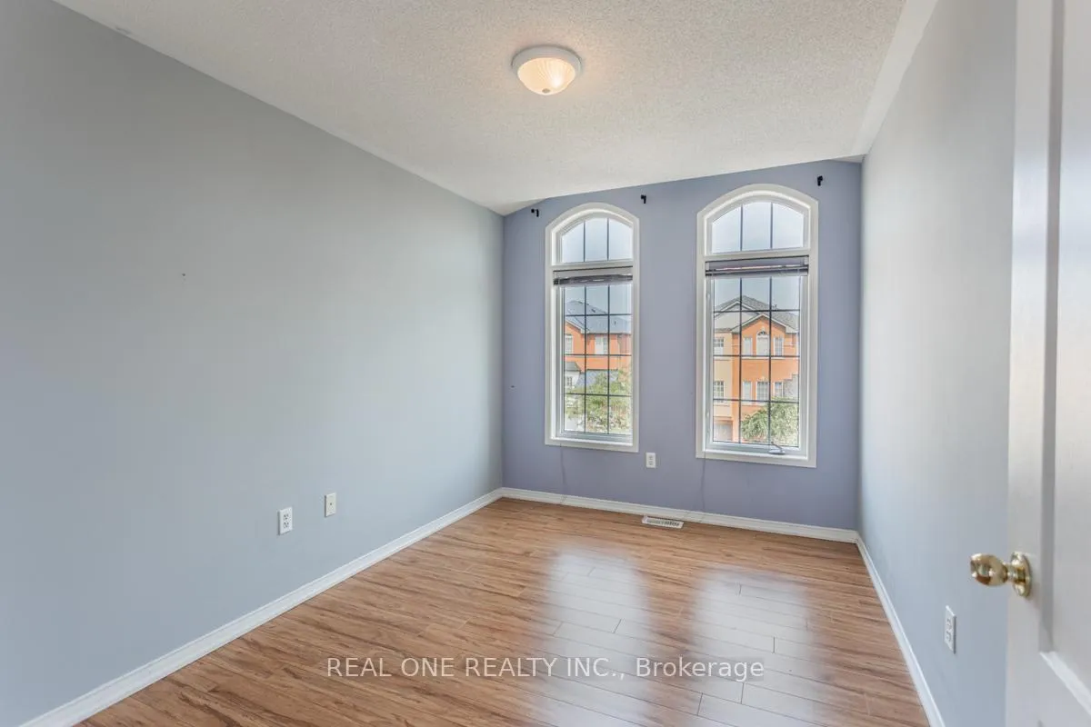 Photo 18 of Unit Upper, 24 Coast Avenue, Vaughan, Maple — HOMEH
