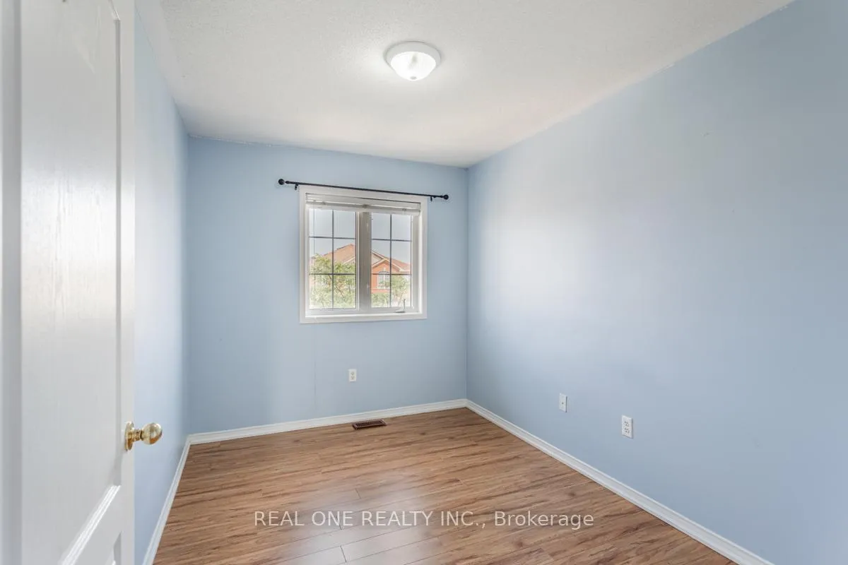 Photo 19 of Unit Upper, 24 Coast Avenue, Vaughan, Maple — HOMEH