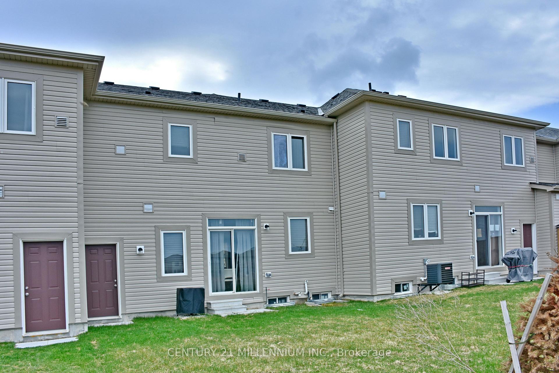Photo 7 of 29 Stately Drive, Wasaga Beach — HOMEH
