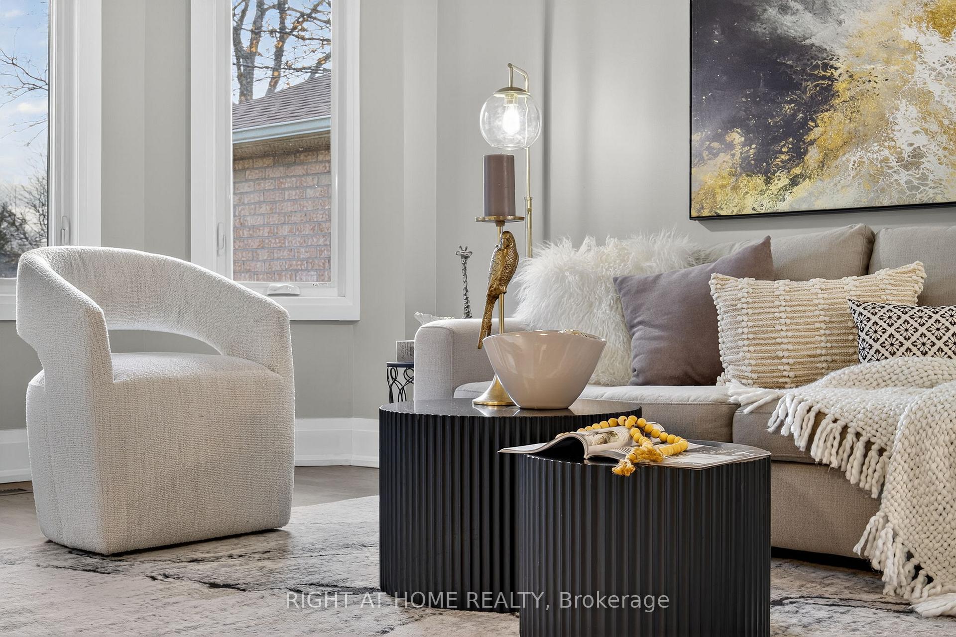 Photo 4 of 10 Closs Square, Aurora, Aurora Village — HOMEH