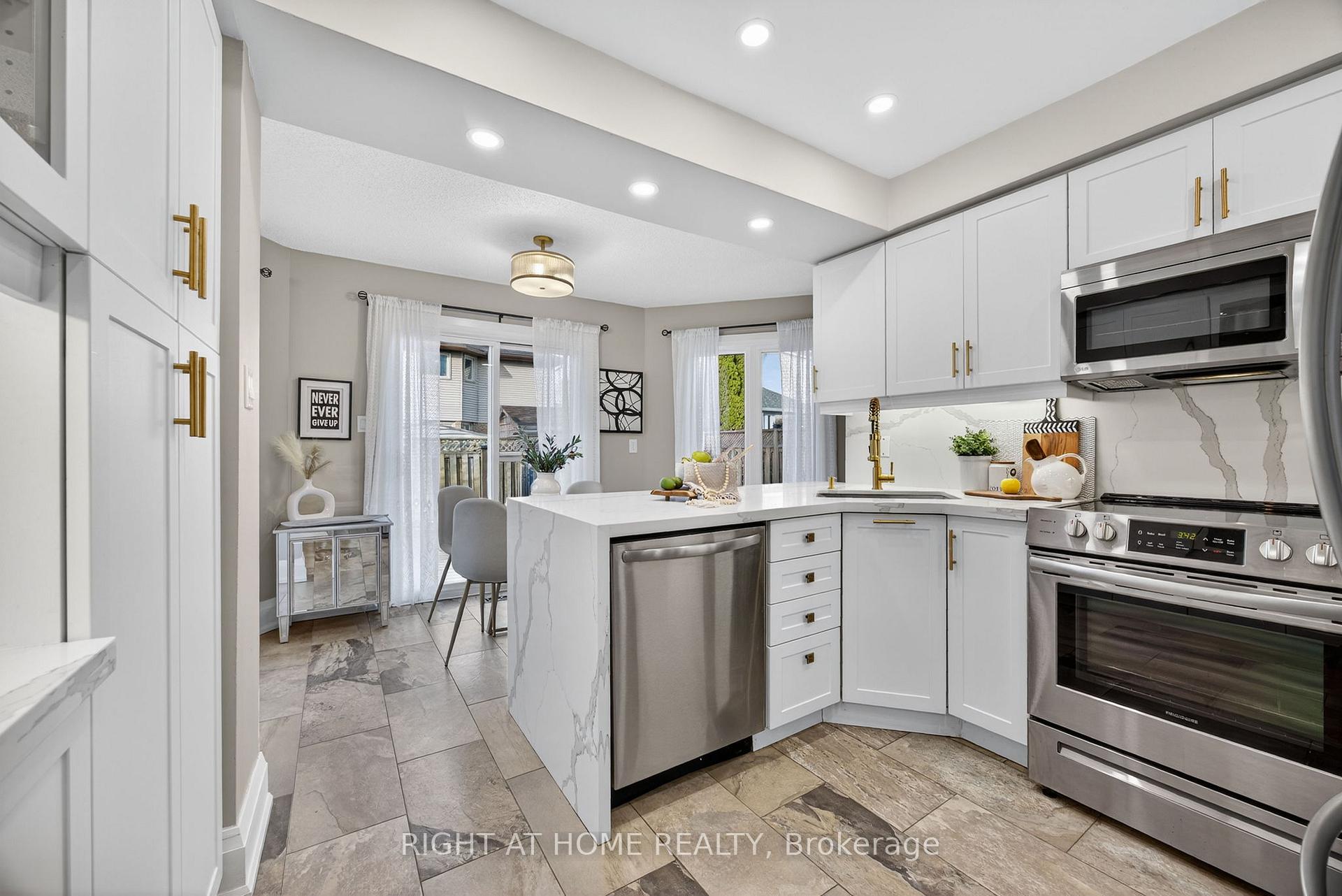 Photo 8 of 10 Closs Square, Aurora, Aurora Village — HOMEH