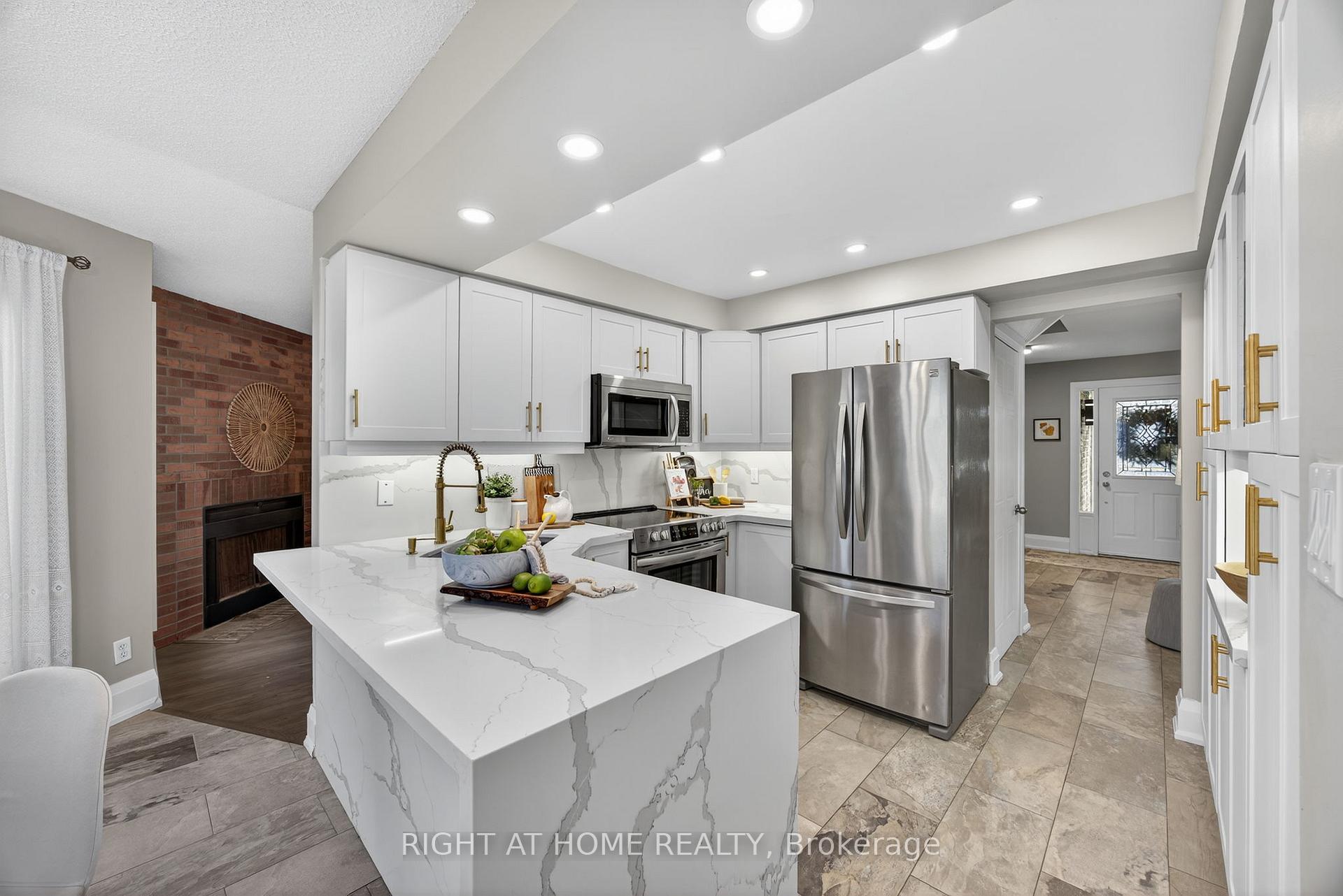 Photo 13 of 10 Closs Square, Aurora, Aurora Village — HOMEH