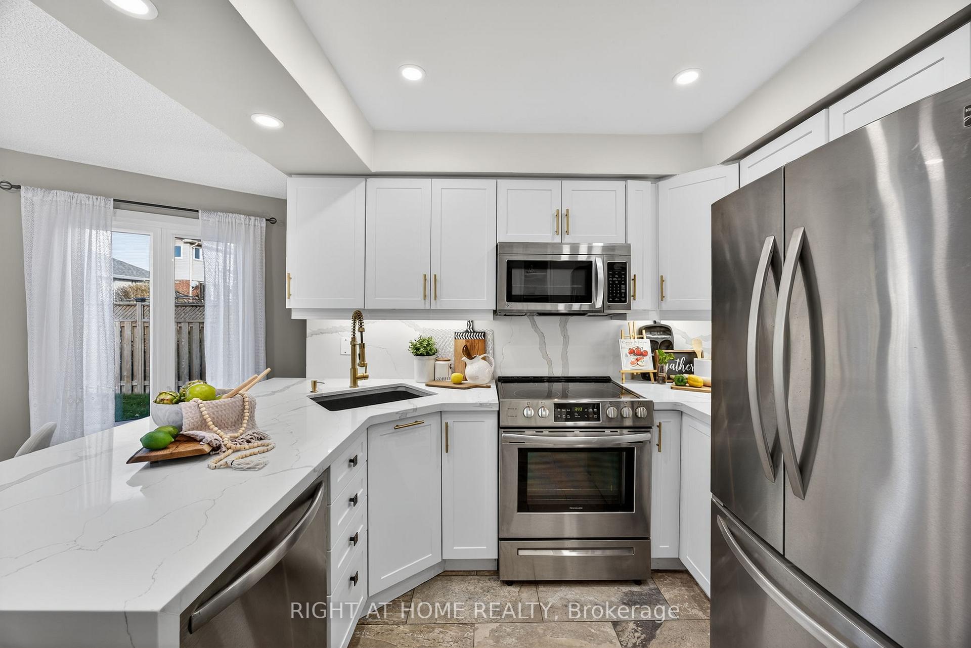 Photo 9 of 10 Closs Square, Aurora, Aurora Village — HOMEH