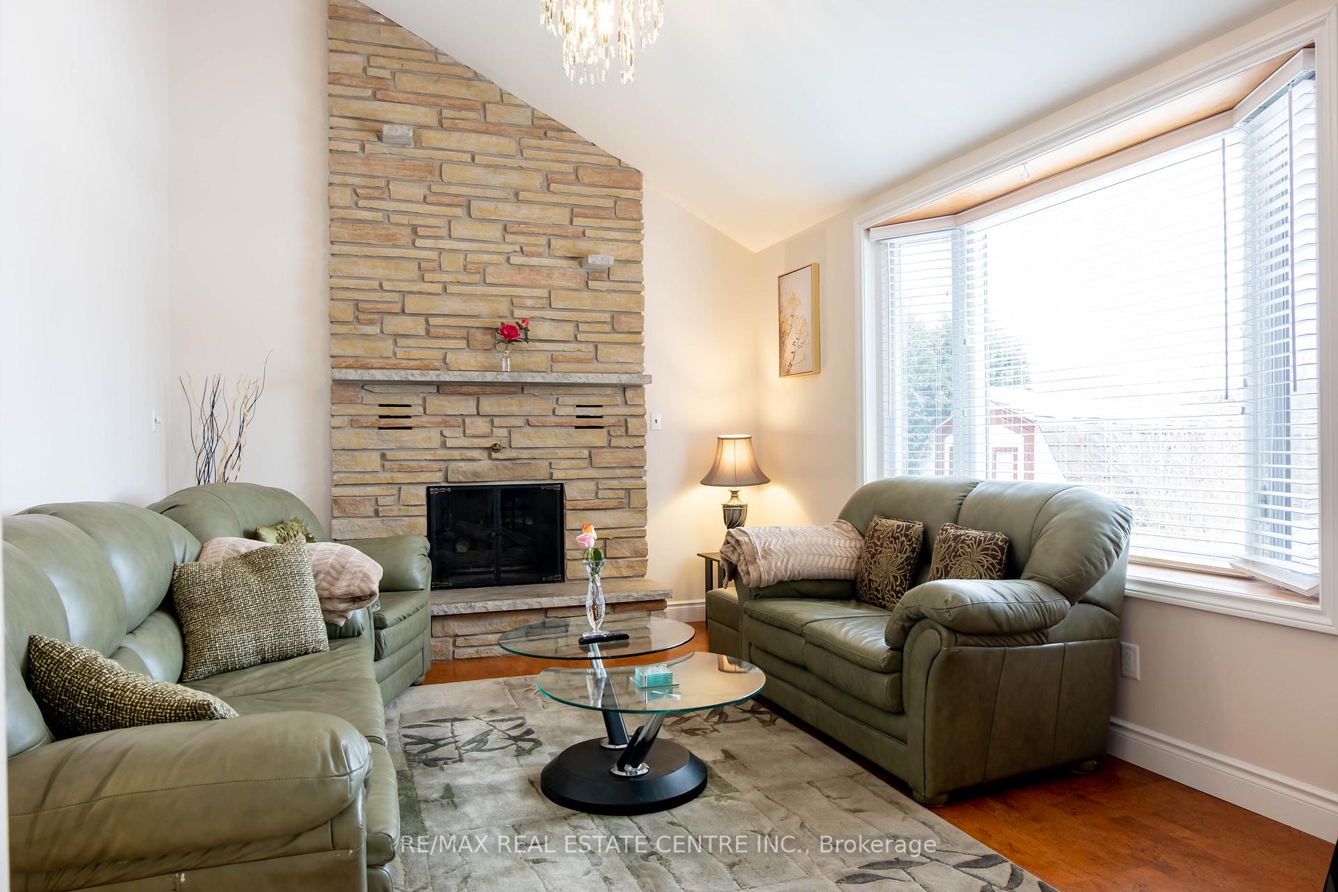 Photo 4 of 389 Wintergreen Drive, Waterloo — HOMEH