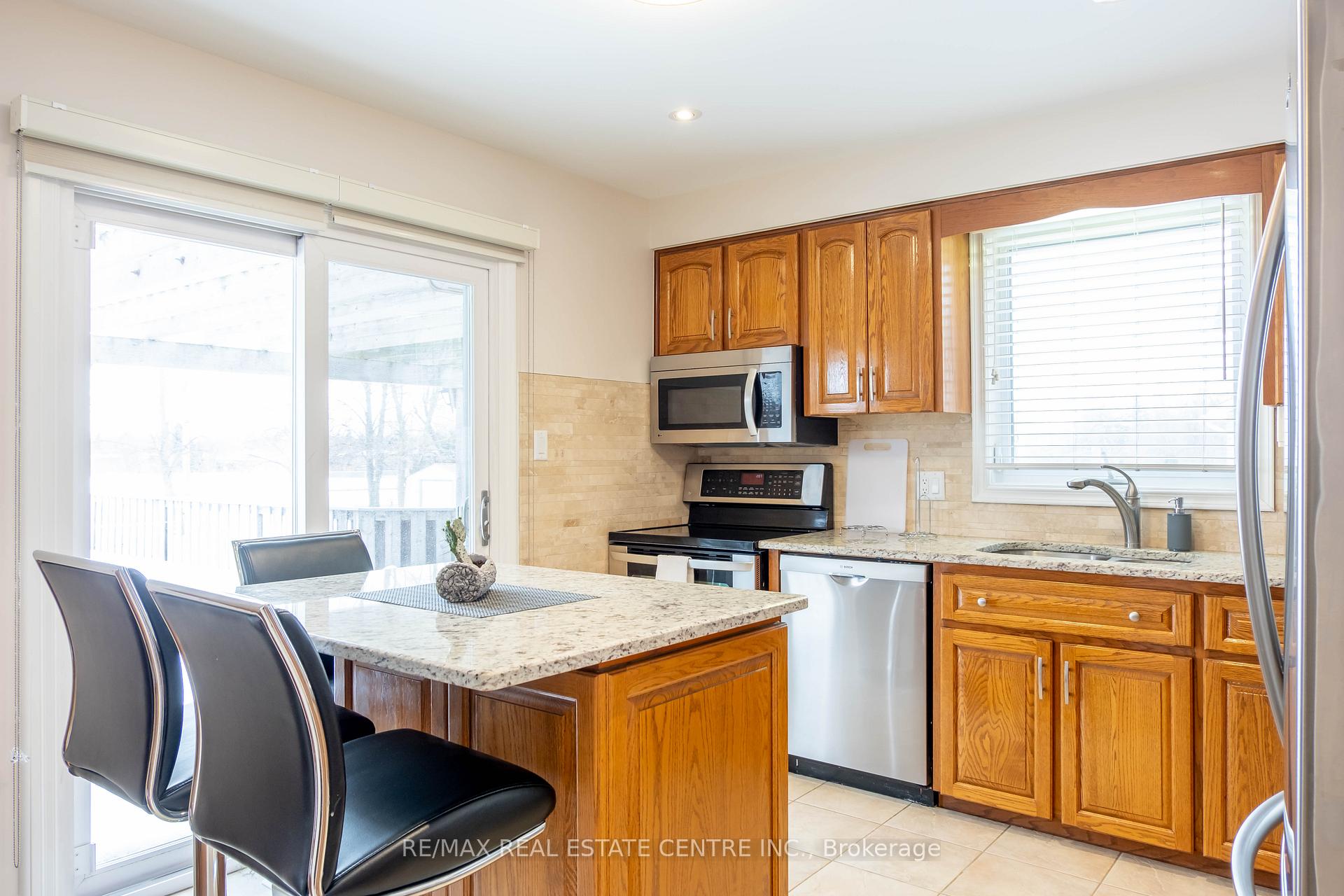 Photo 8 of 389 Wintergreen Drive, Waterloo — HOMEH