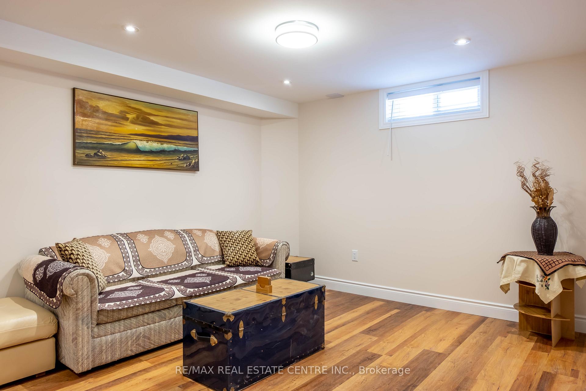 Photo 20 of 389 Wintergreen Drive, Waterloo — HOMEH