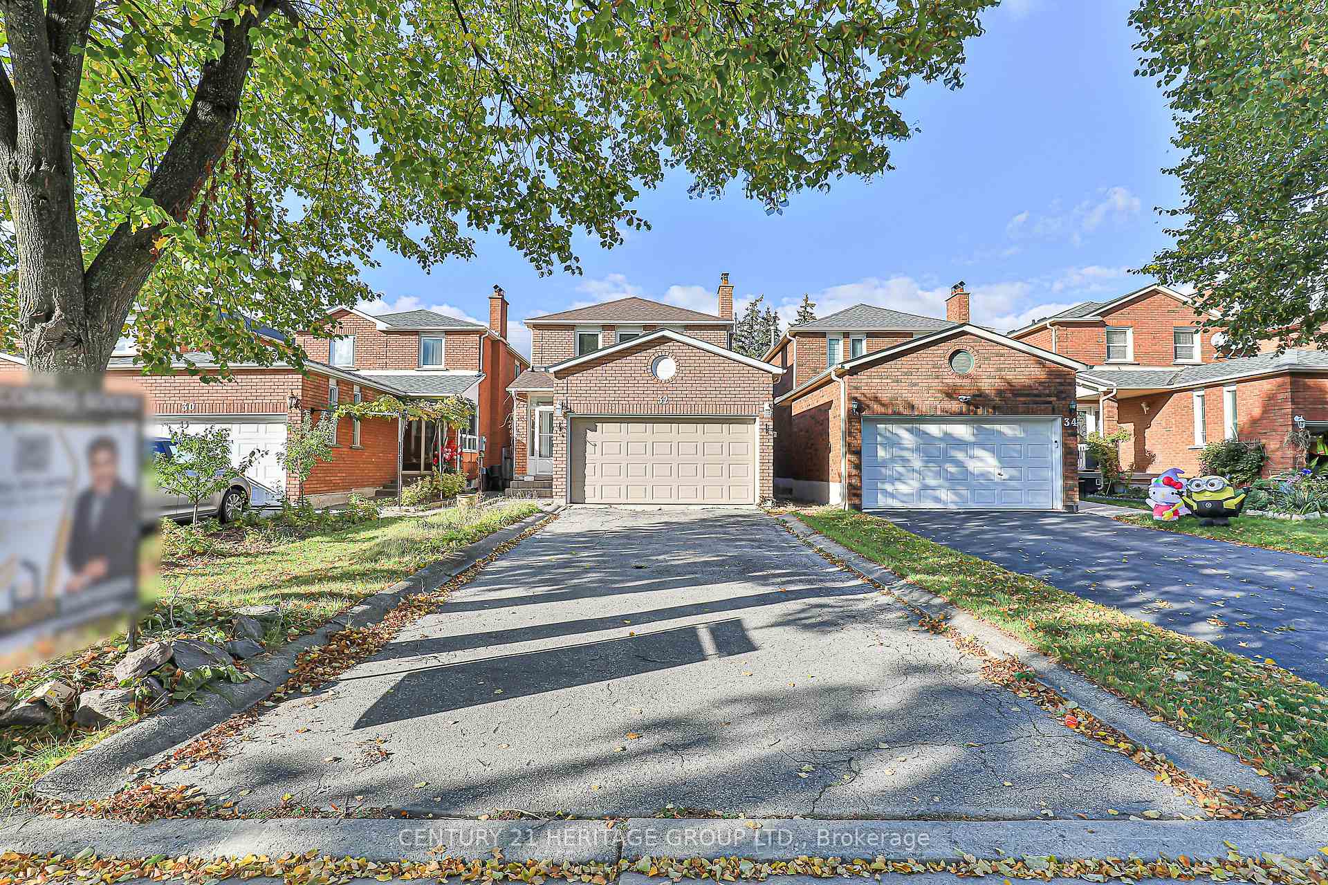 Photo 2 of 32 Mountfield Crescent, Vaughan, Brownridge — HOMEH