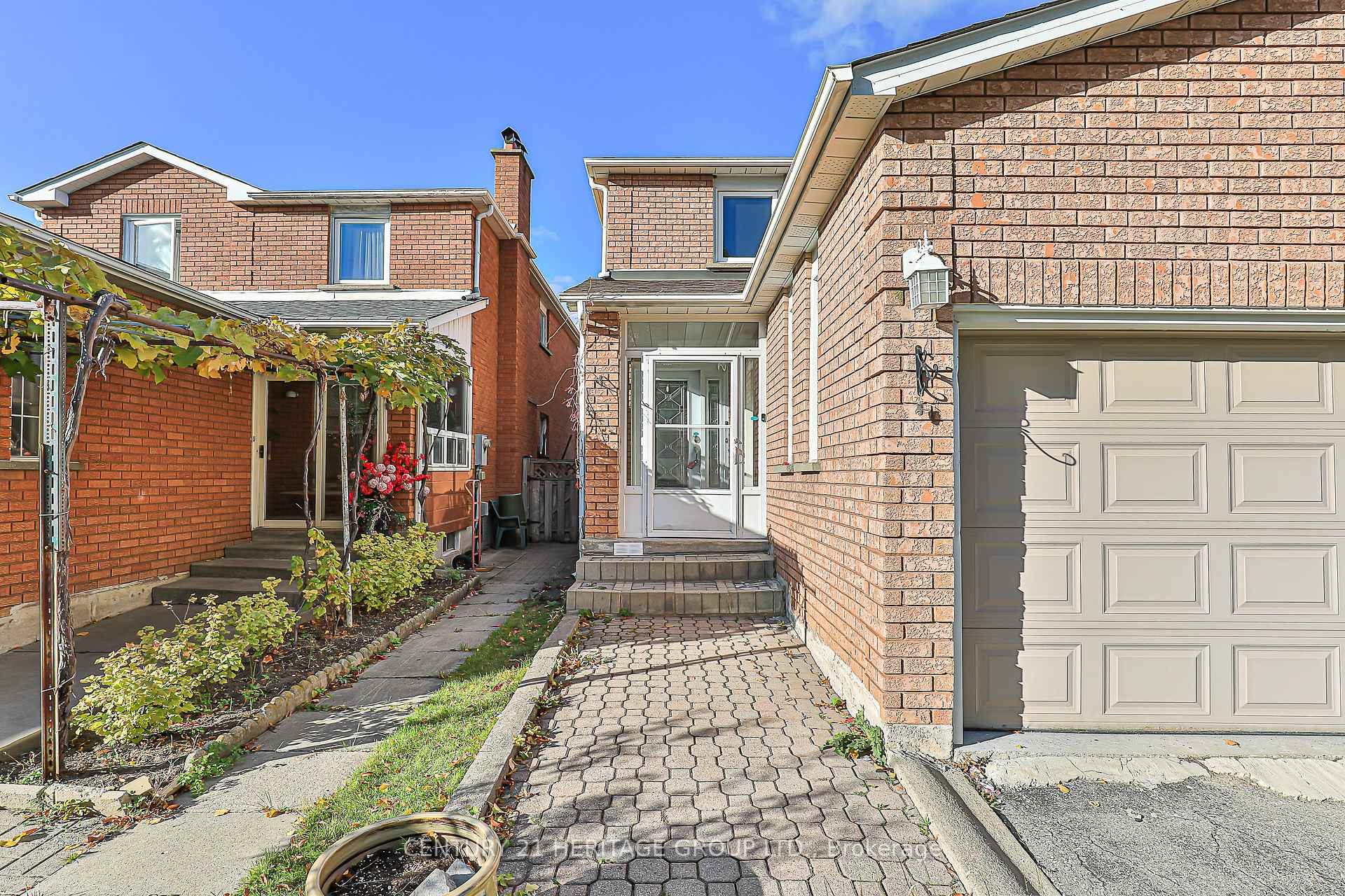 Photo 3 of 32 Mountfield Crescent, Vaughan, Brownridge — HOMEH