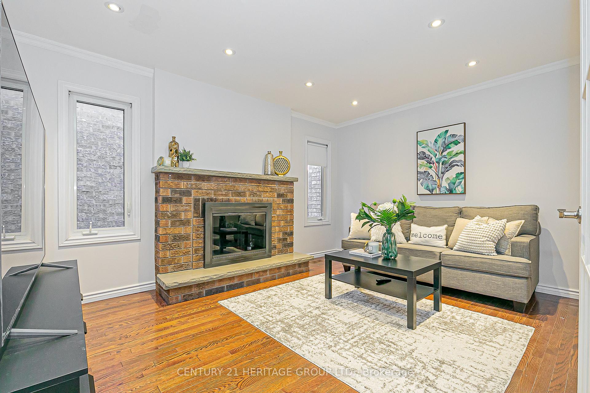 Photo 4 of 32 Mountfield Crescent, Vaughan, Brownridge — HOMEH