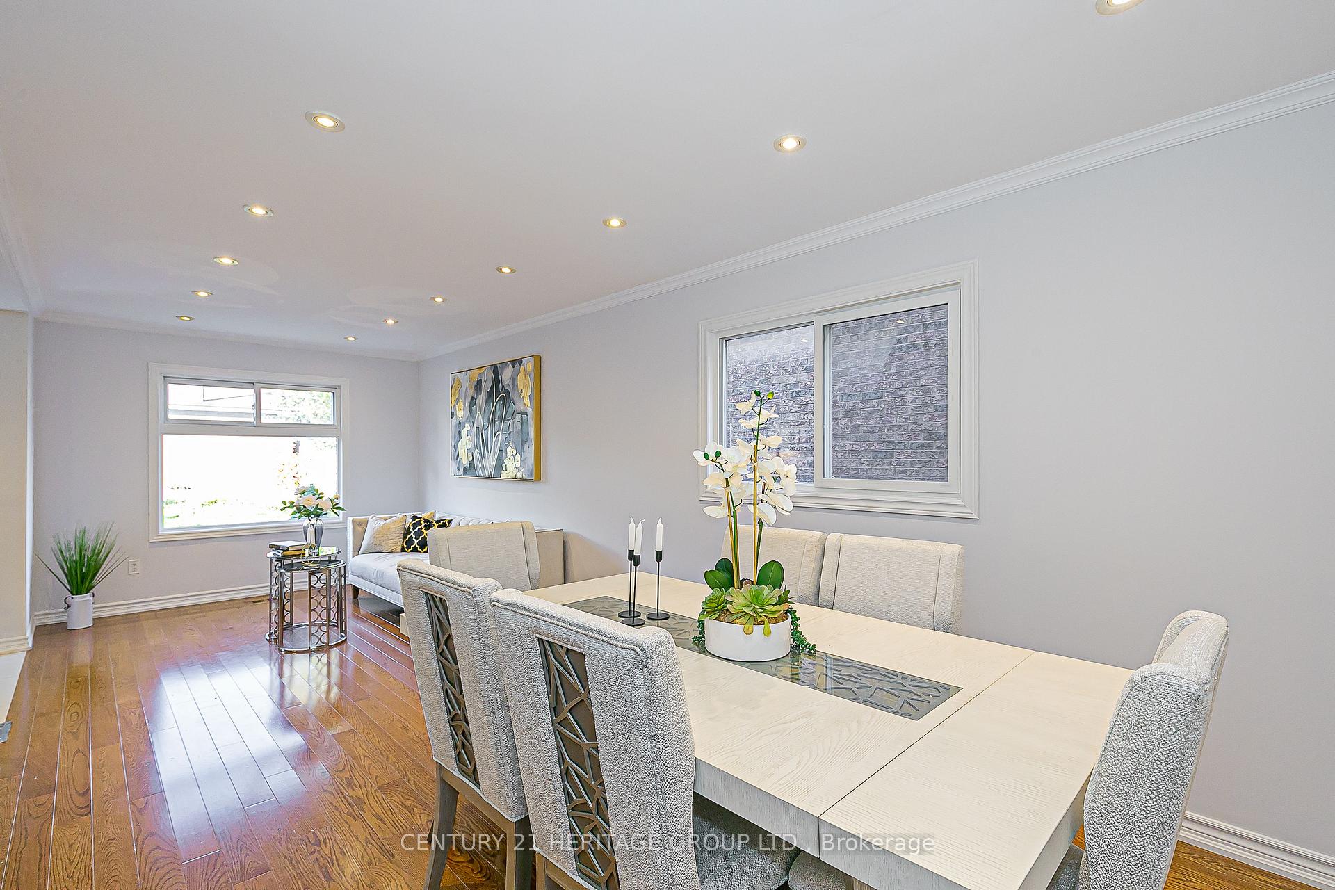 Photo 5 of 32 Mountfield Crescent, Vaughan, Brownridge — HOMEH