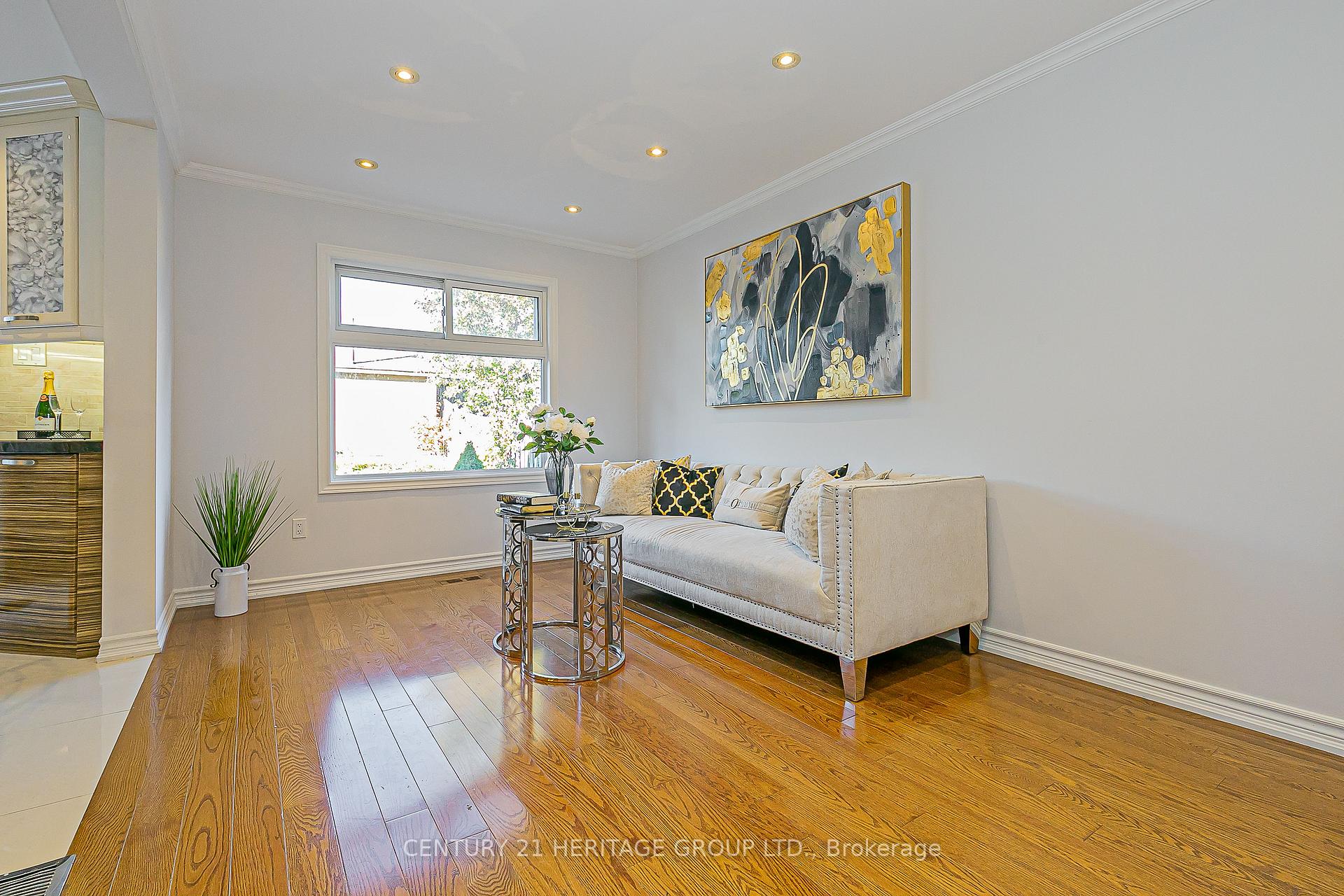 Photo 6 of 32 Mountfield Crescent, Vaughan, Brownridge — HOMEH