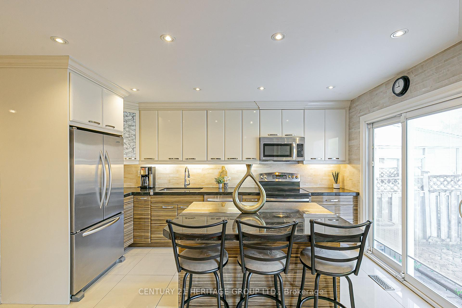 Photo 8 of 32 Mountfield Crescent, Vaughan, Brownridge — HOMEH