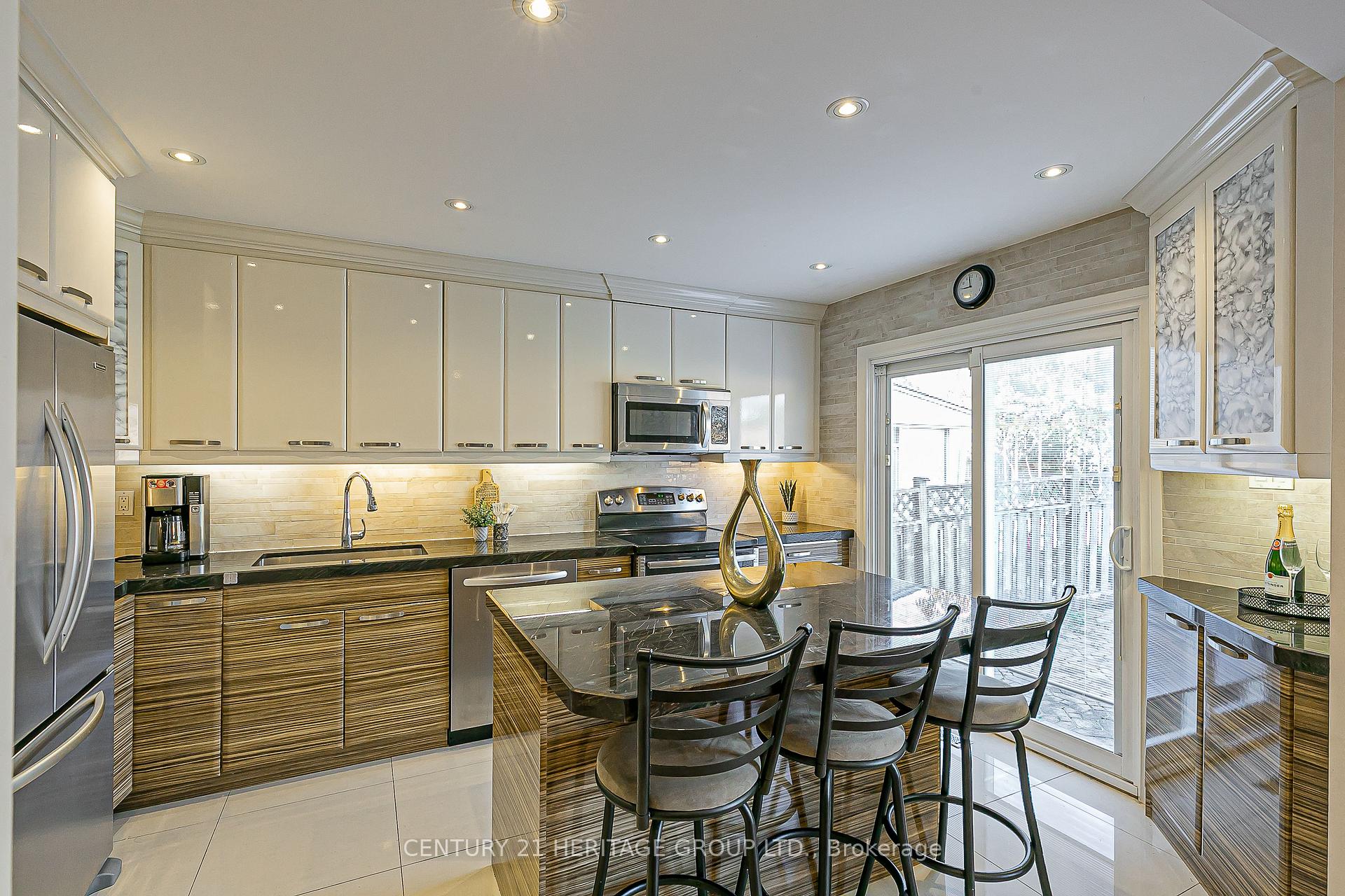 Photo 9 of 32 Mountfield Crescent, Vaughan, Brownridge — HOMEH