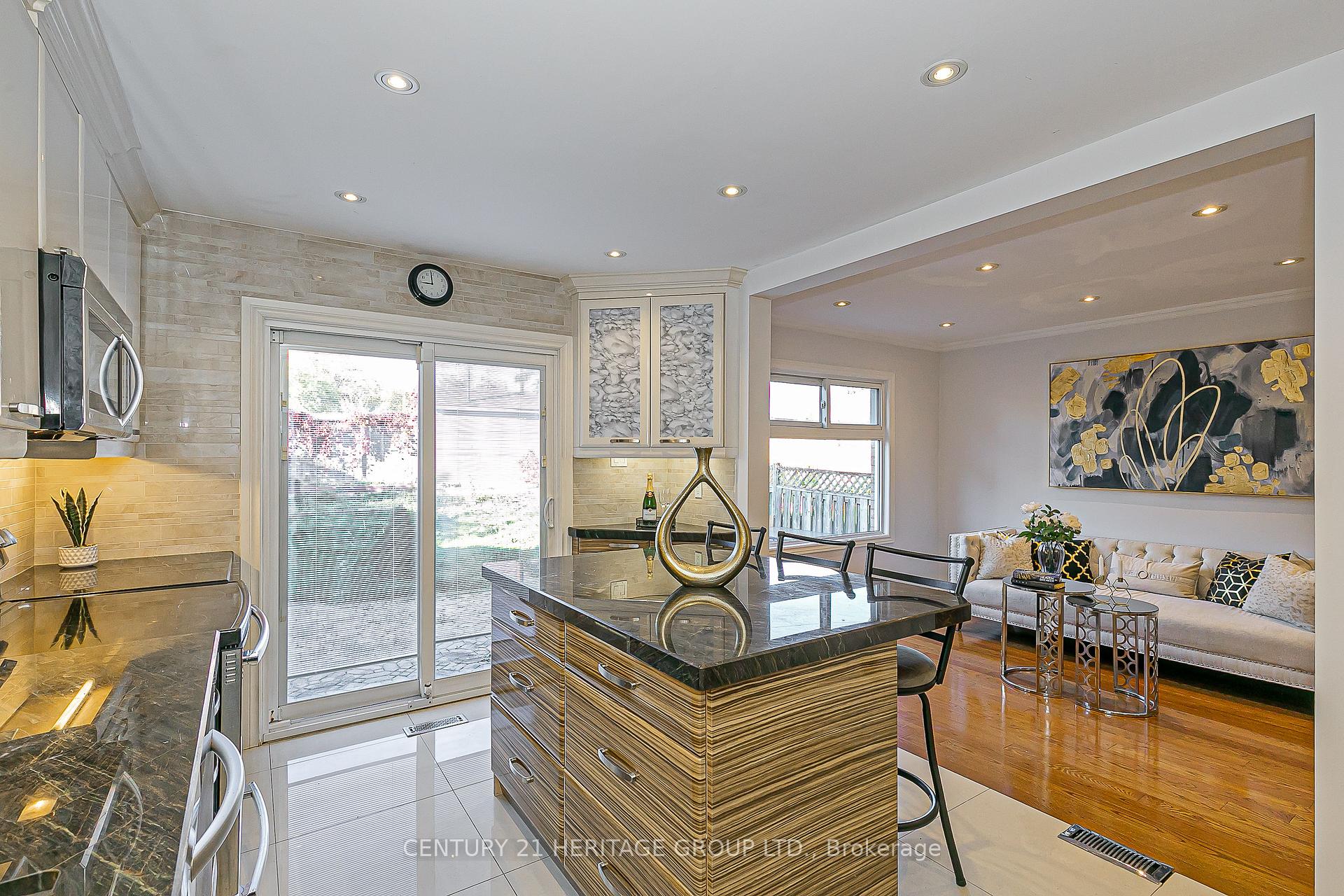 Photo 10 of 32 Mountfield Crescent, Vaughan, Brownridge — HOMEH