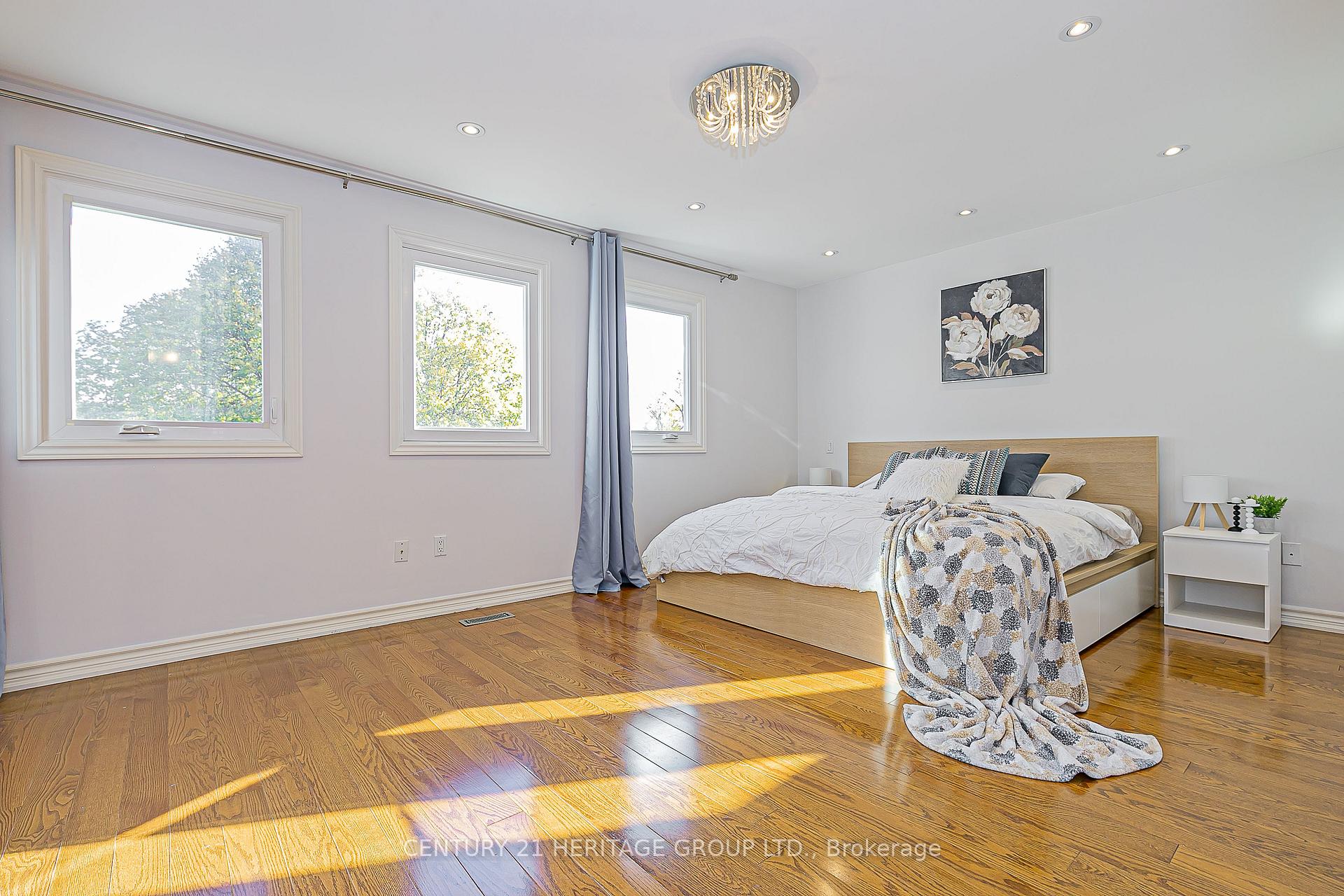 Photo 13 of 32 Mountfield Crescent, Vaughan, Brownridge — HOMEH