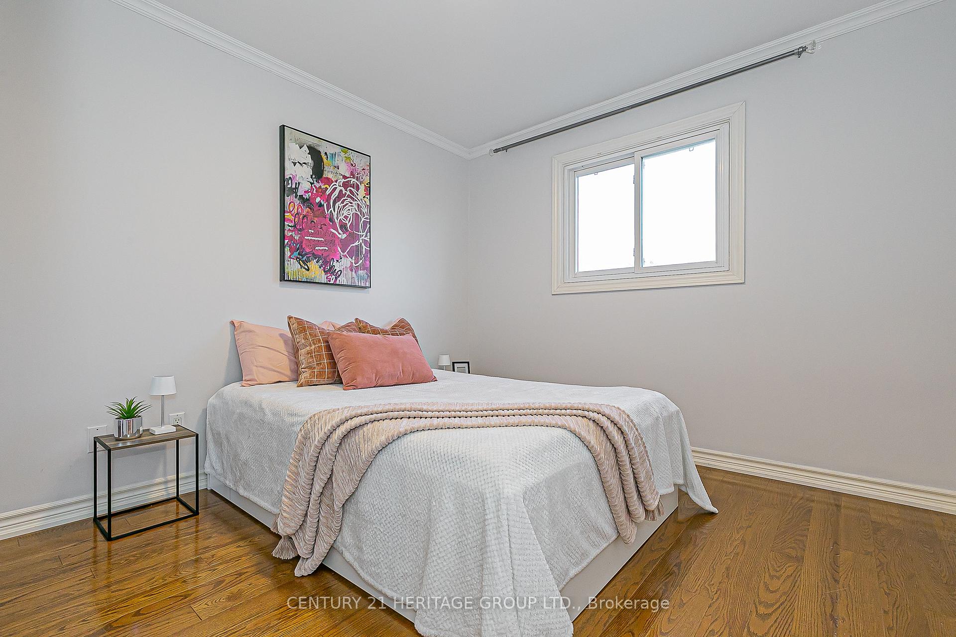 Photo 16 of 32 Mountfield Crescent, Vaughan, Brownridge — HOMEH