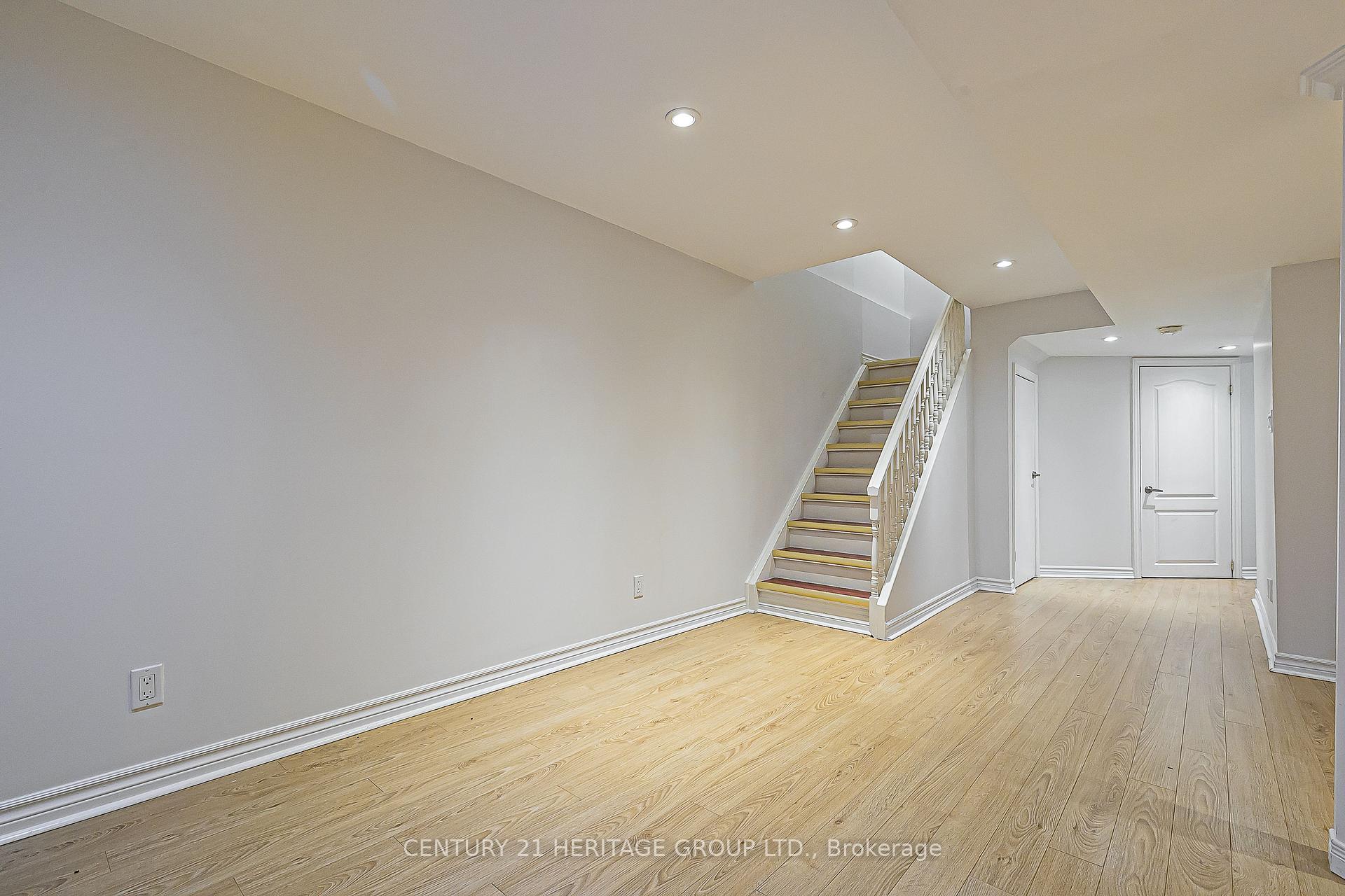 Photo 18 of 32 Mountfield Crescent, Vaughan, Brownridge — HOMEH