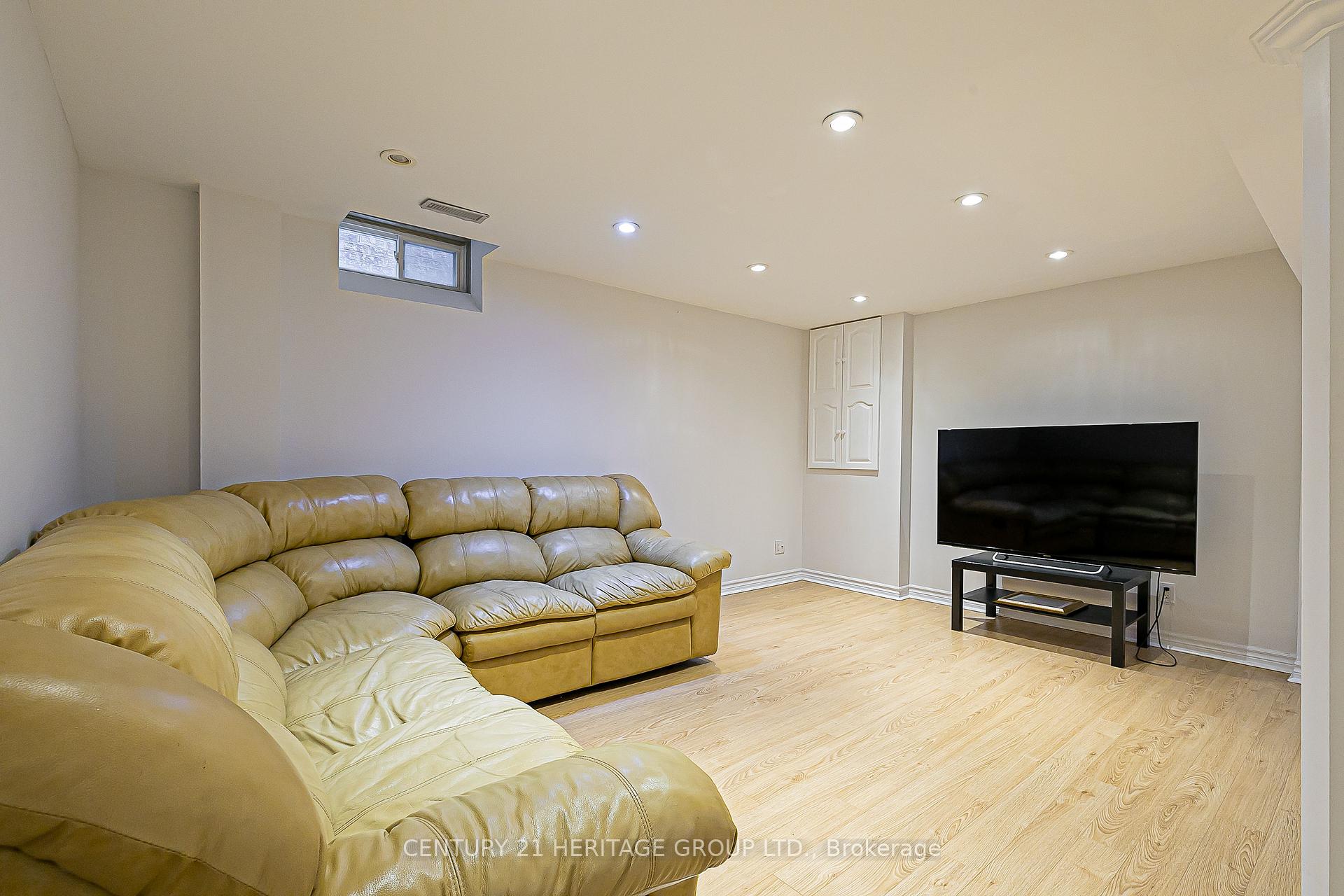 Photo 20 of 32 Mountfield Crescent, Vaughan, Brownridge — HOMEH