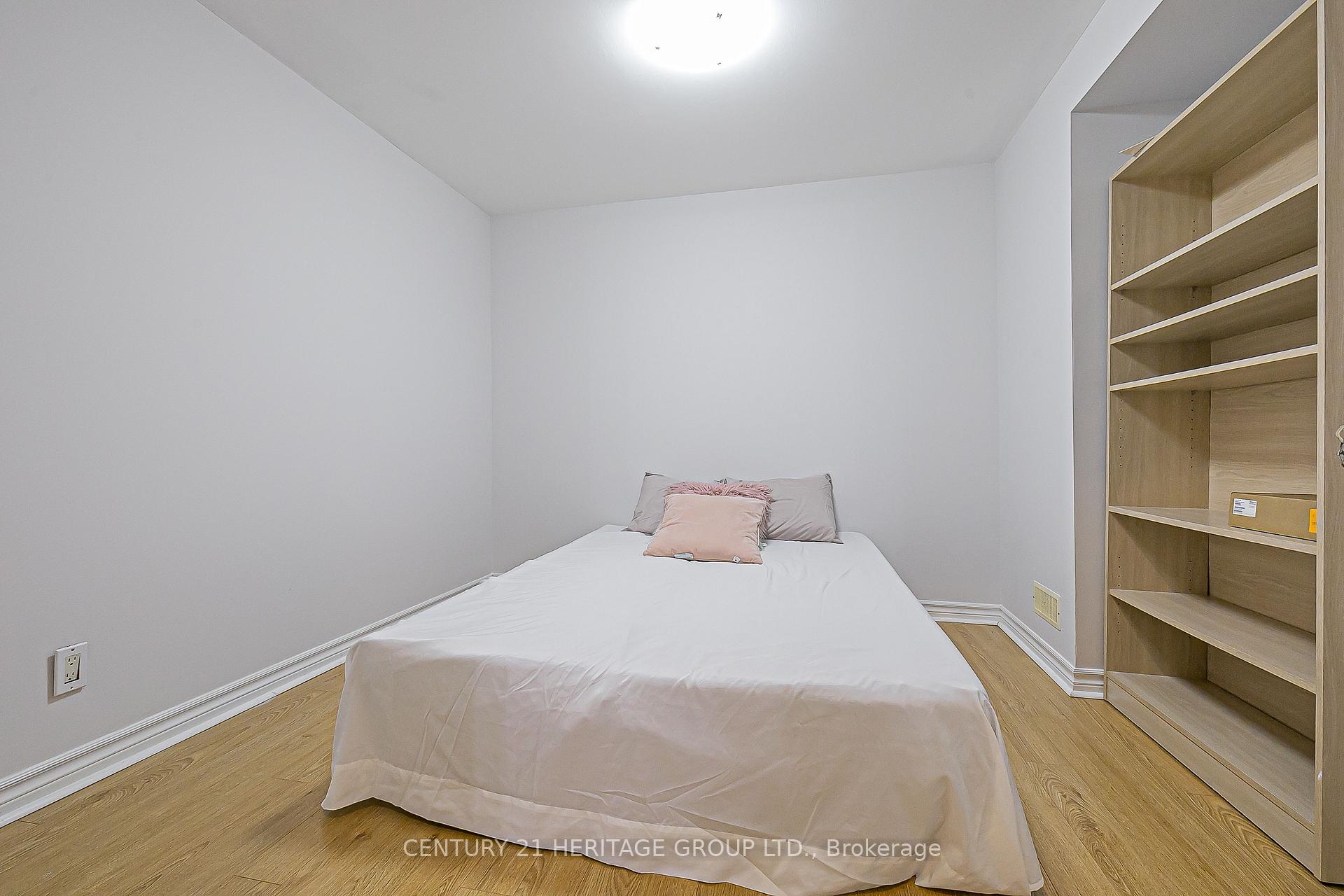 Photo 21 of 32 Mountfield Crescent, Vaughan, Brownridge — HOMEH