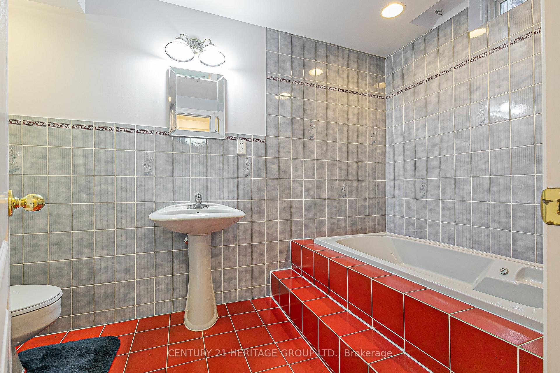Photo 22 of 32 Mountfield Crescent, Vaughan, Brownridge — HOMEH