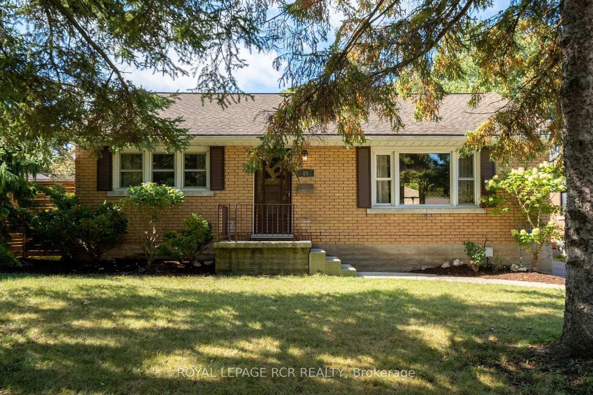 Photo 1 of 85 Ellis Crescent S, Waterloo, Uptown Waterloo — HOMEH