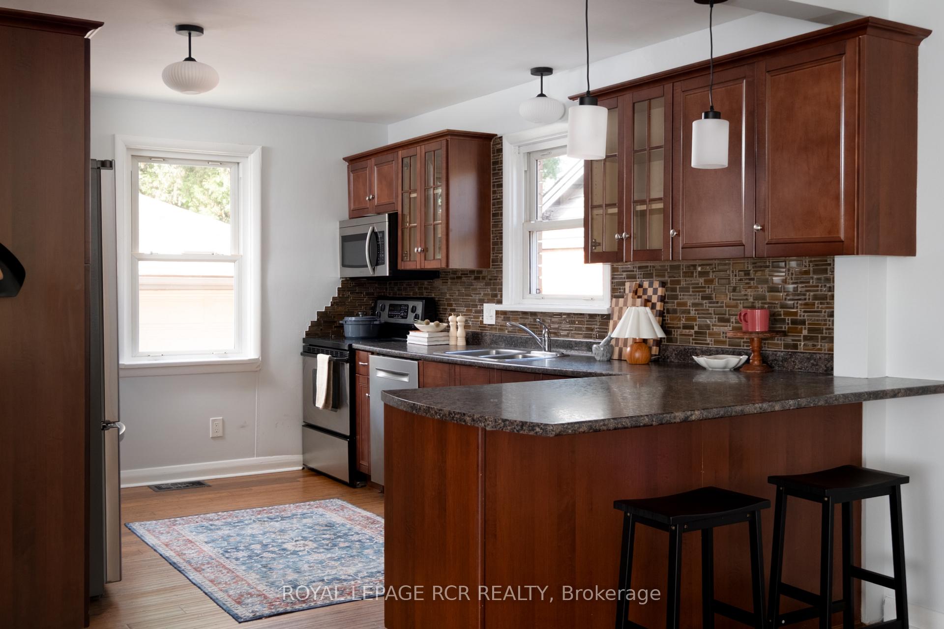 Photo 6 of 85 Ellis Crescent S, Waterloo, Uptown Waterloo — HOMEH