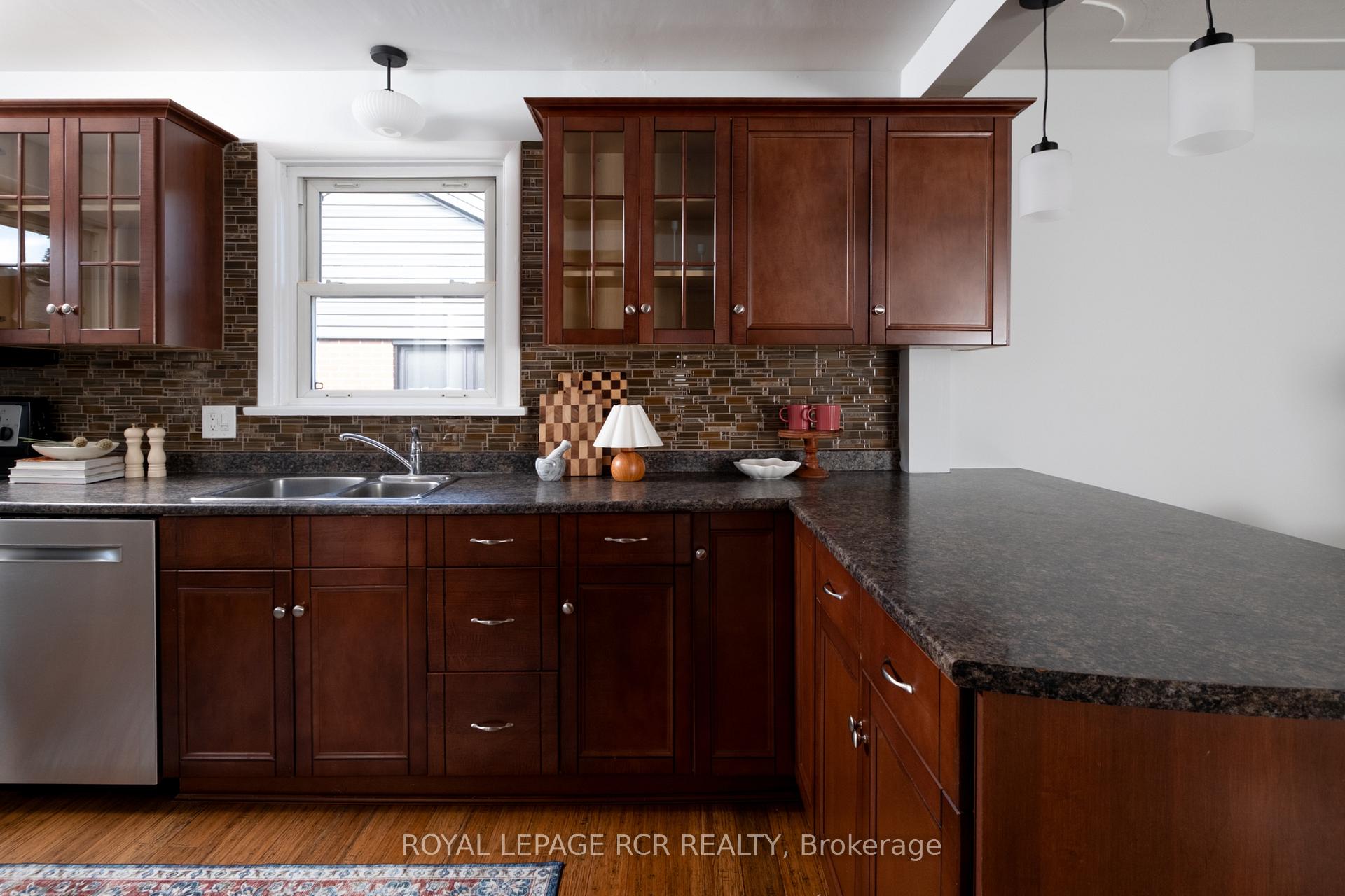 Photo 7 of 85 Ellis Crescent S, Waterloo, Uptown Waterloo — HOMEH
