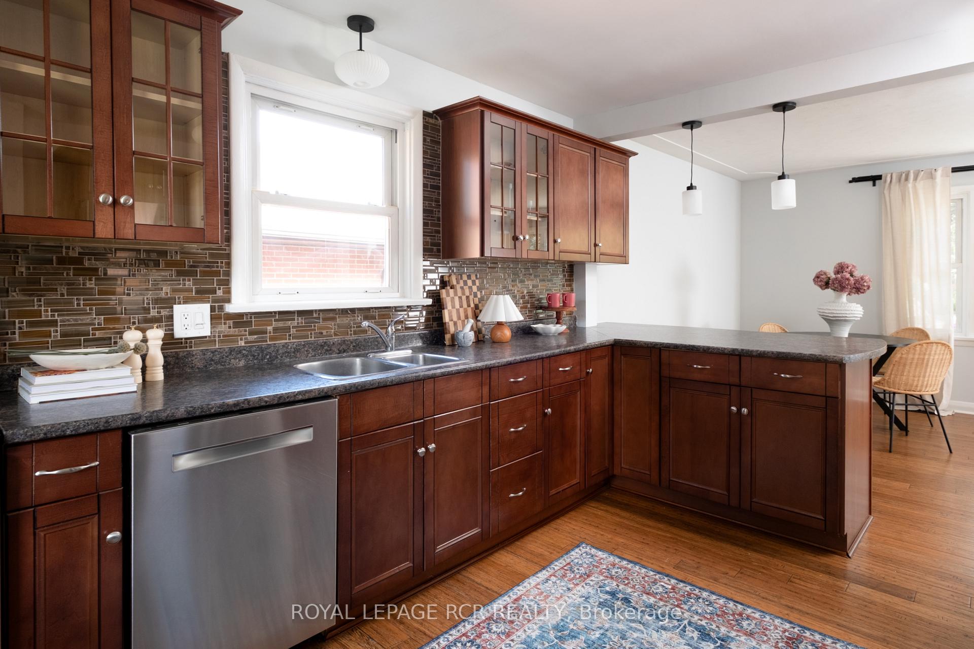 Photo 9 of 85 Ellis Crescent S, Waterloo, Uptown Waterloo — HOMEH