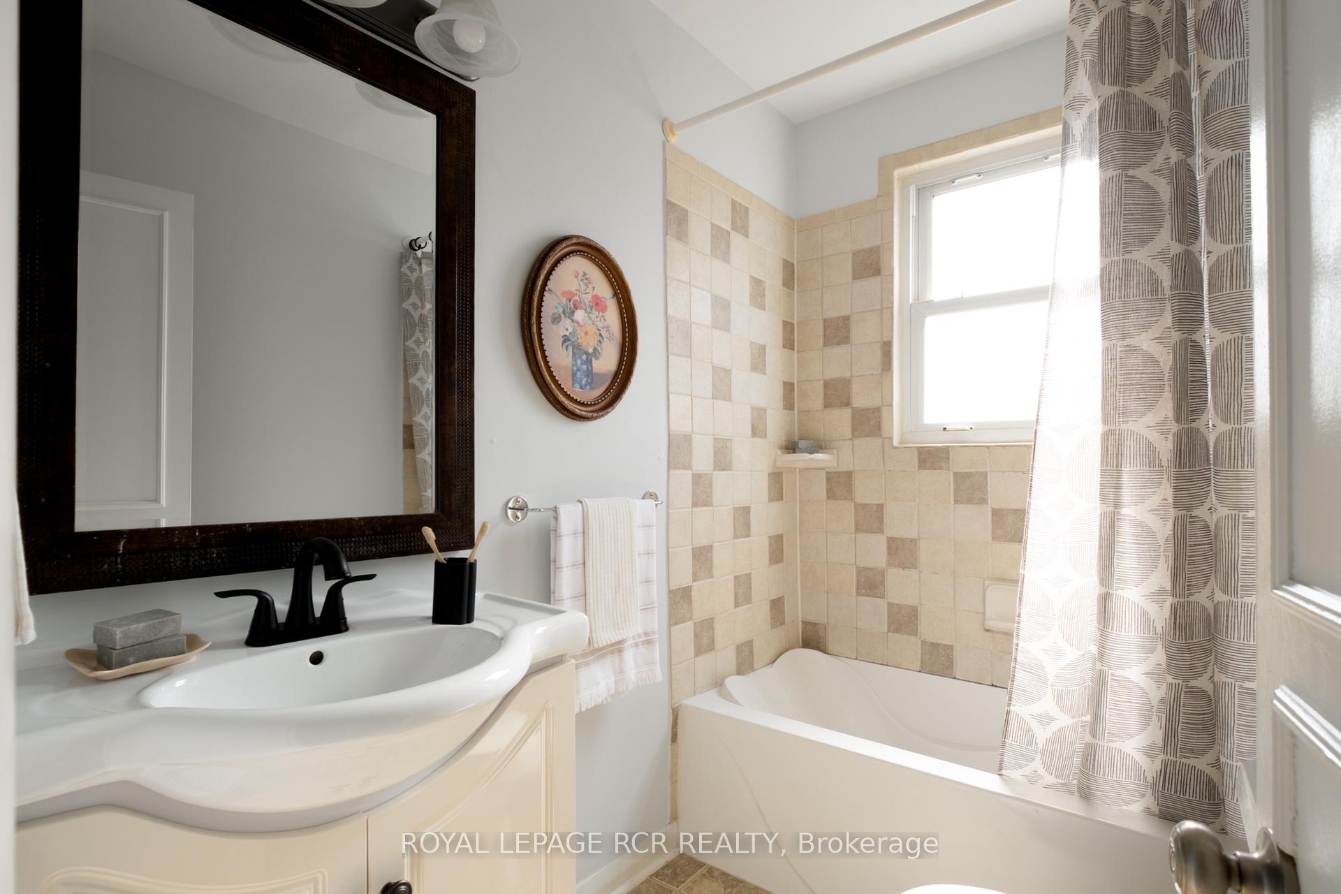 Photo 20 of 85 Ellis Crescent S, Waterloo, Uptown Waterloo — HOMEH