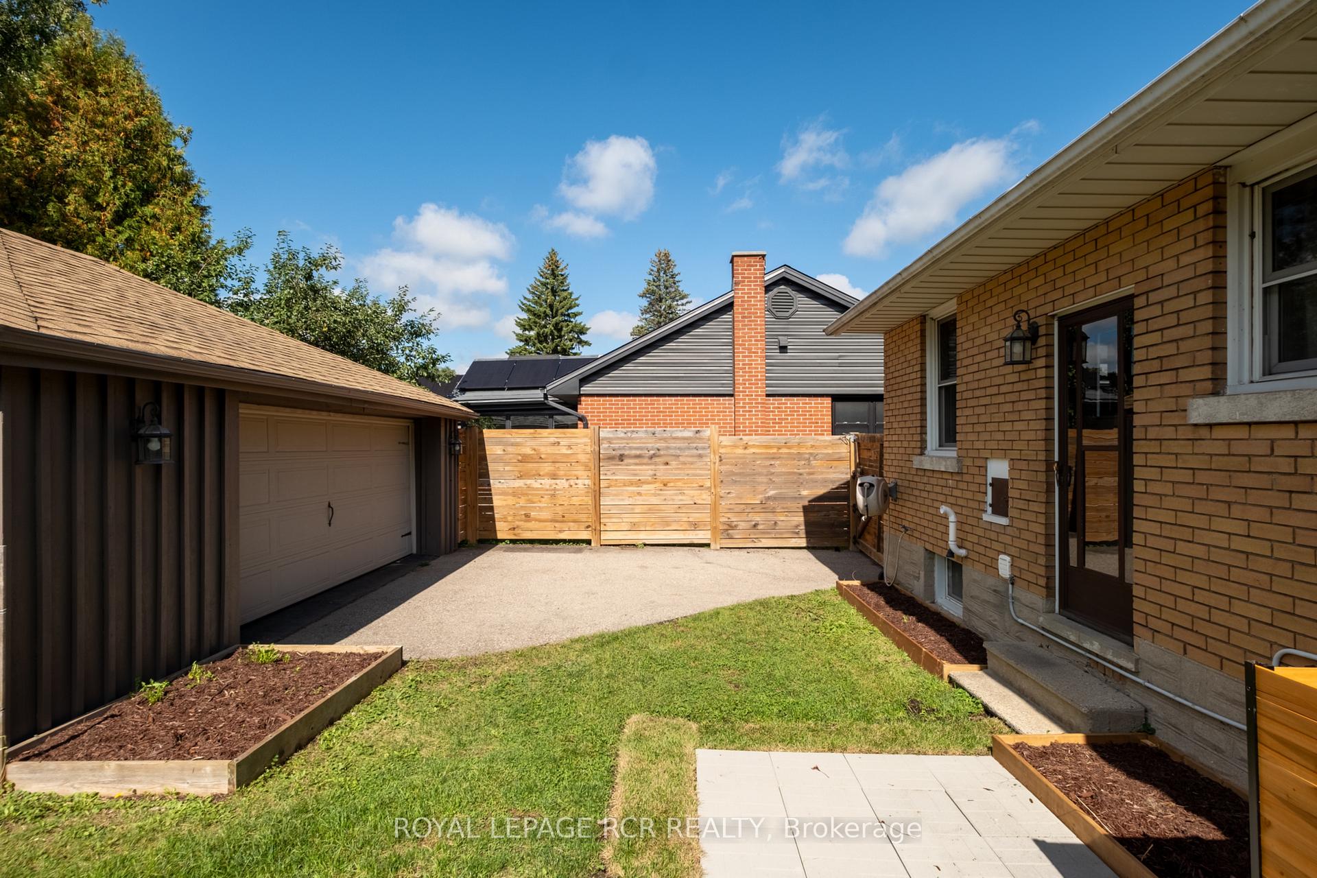 Photo 28 of 85 Ellis Crescent S, Waterloo, Uptown Waterloo — HOMEH