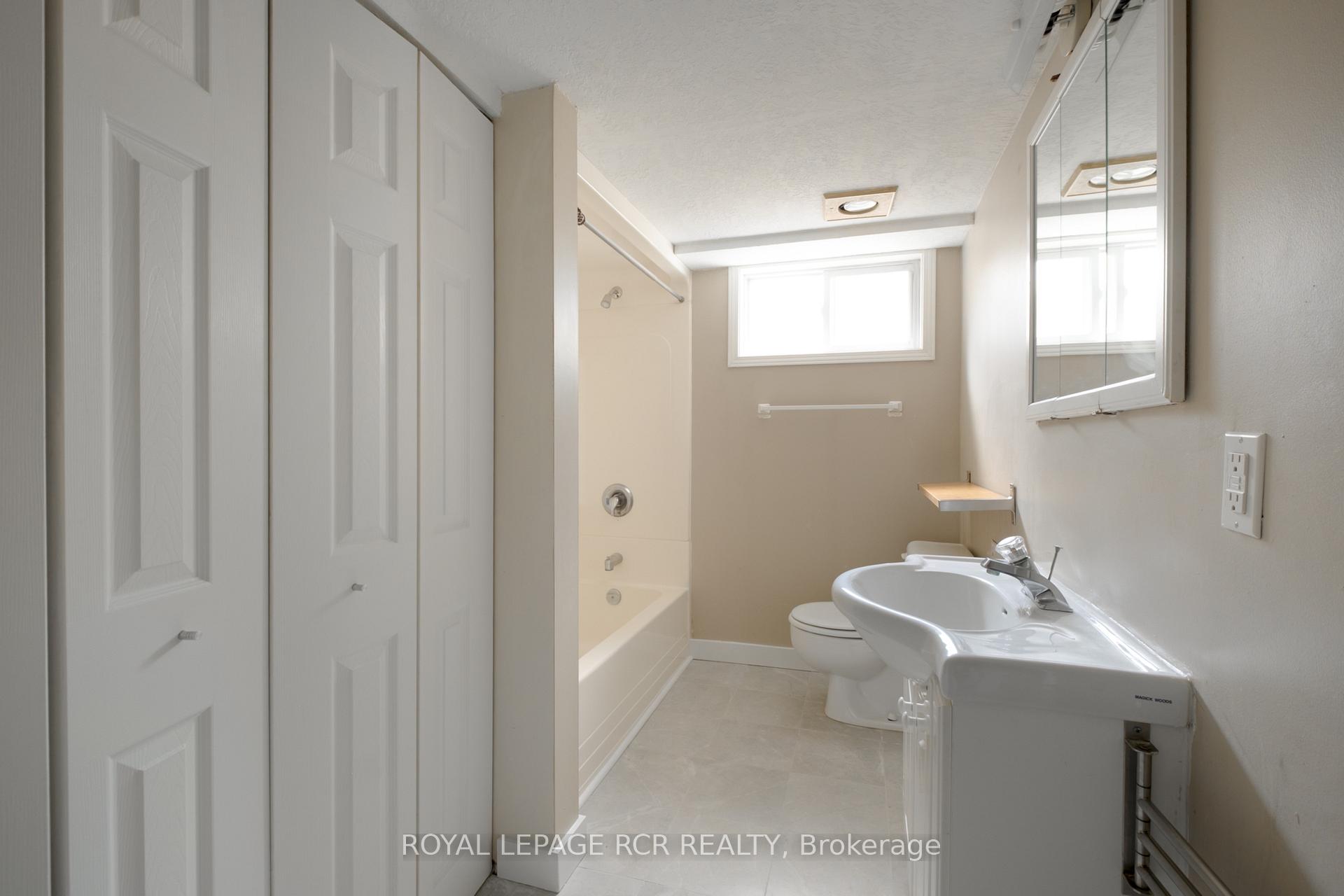 Photo 32 of 85 Ellis Crescent S, Waterloo, Uptown Waterloo — HOMEH