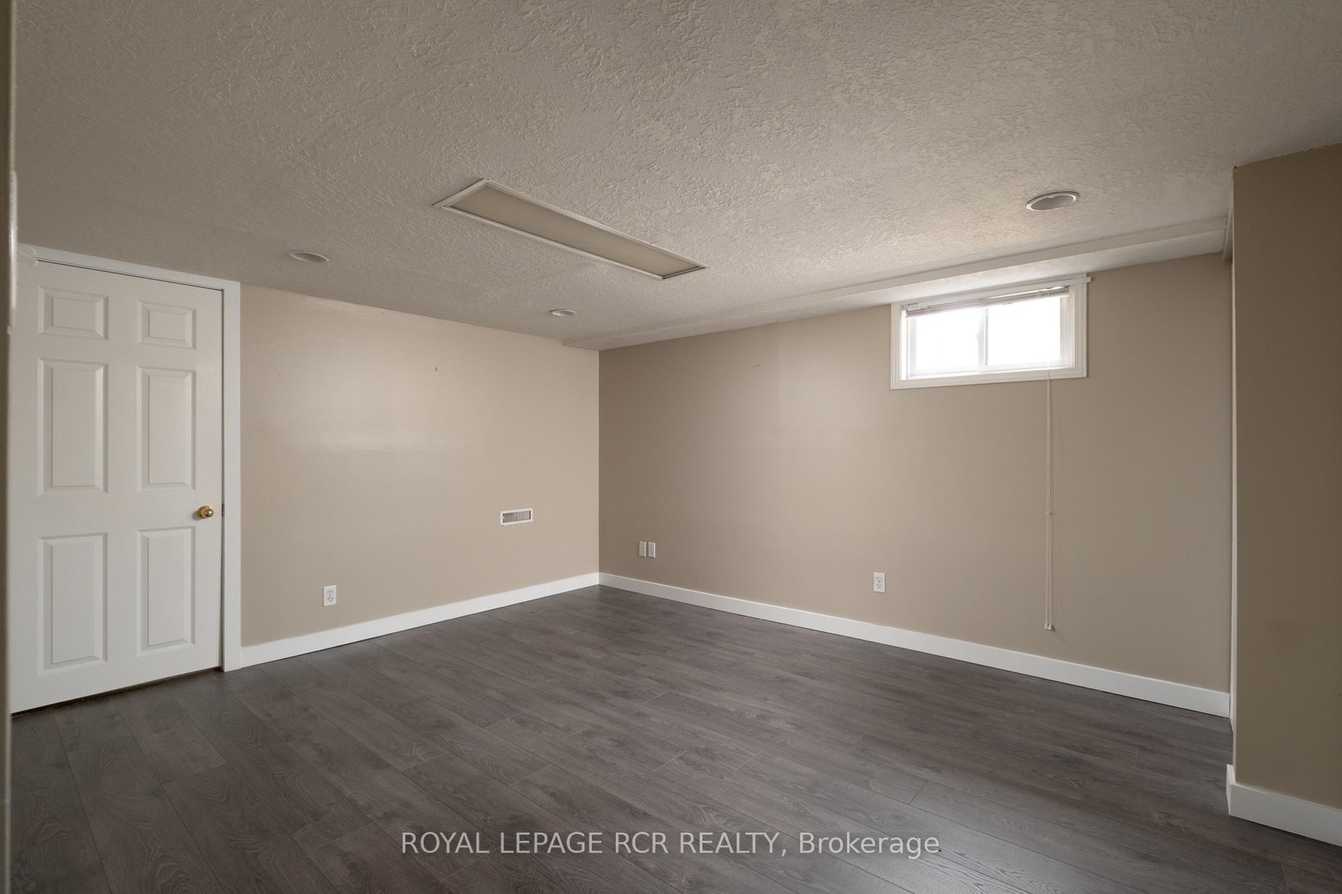 Photo 33 of 85 Ellis Crescent S, Waterloo, Uptown Waterloo — HOMEH