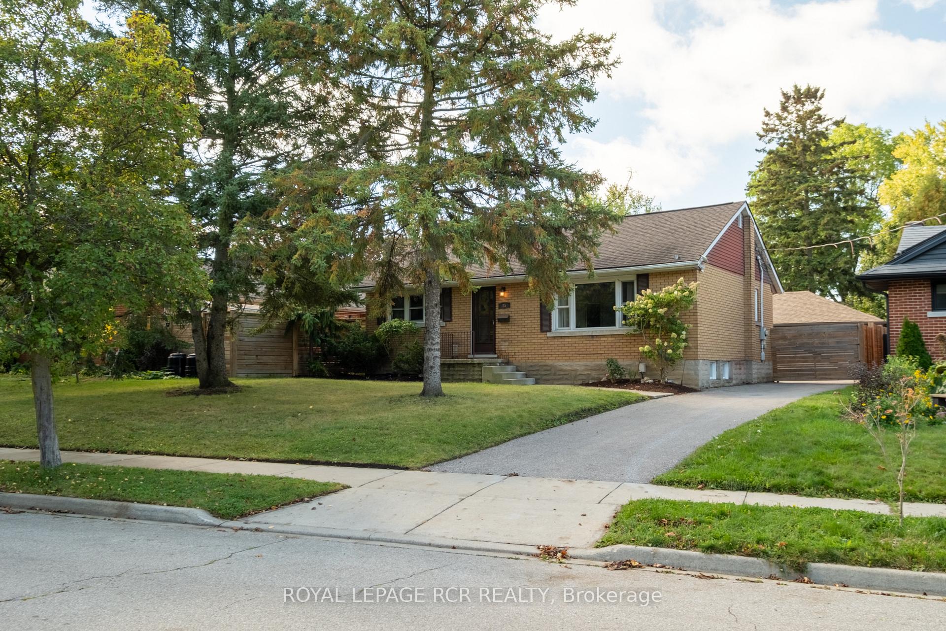 Photo 35 of 85 Ellis Crescent S, Waterloo, Uptown Waterloo — HOMEH