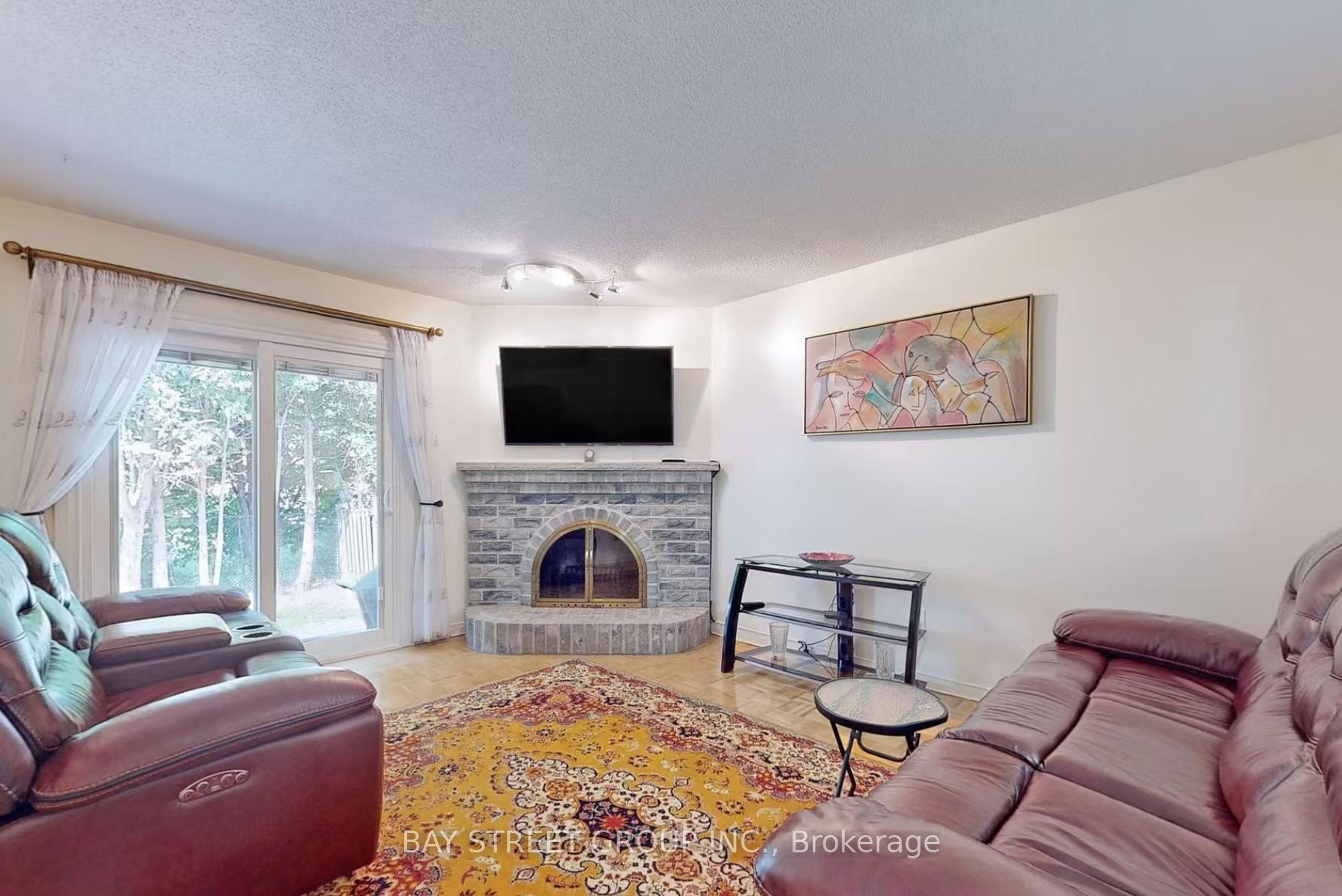Photo 1 of 46 Gilmore Crescent, Vaughan, Brownridge — HOMEH