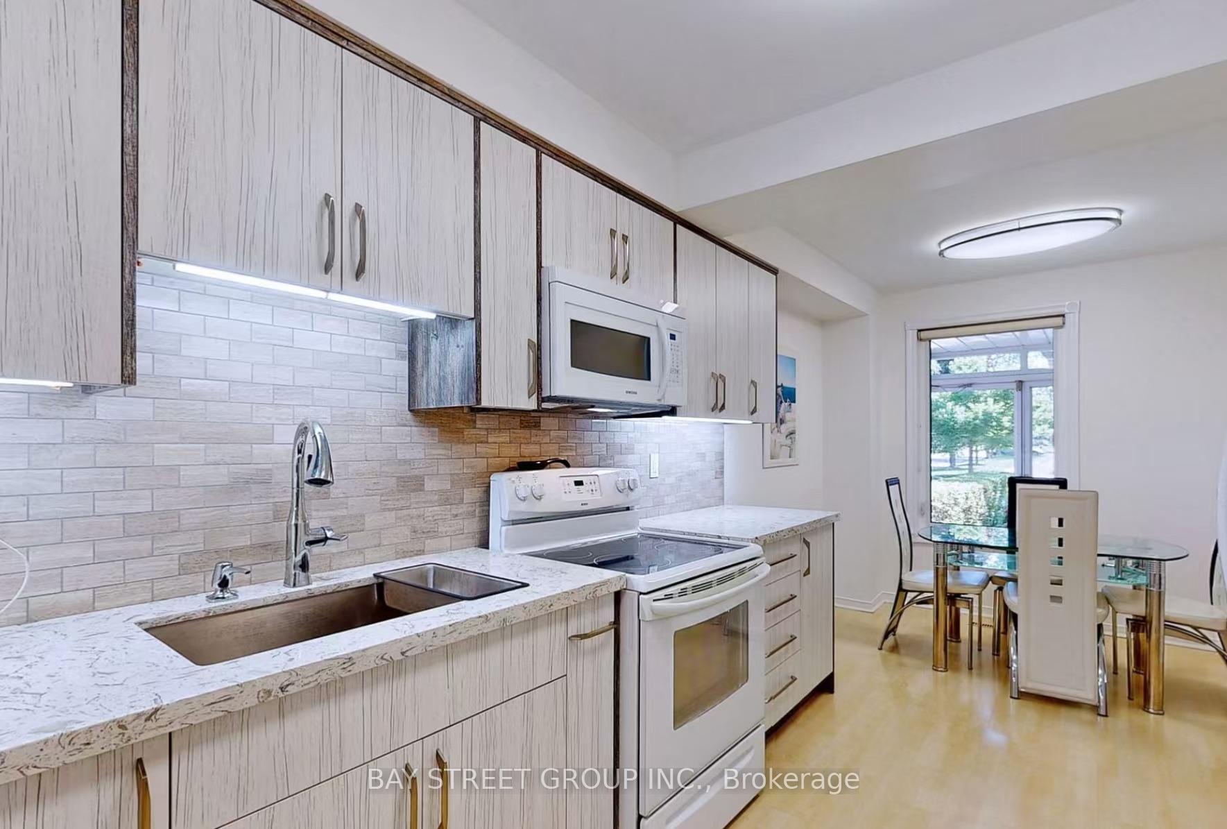 Photo 3 of 46 Gilmore Crescent, Vaughan, Brownridge — HOMEH