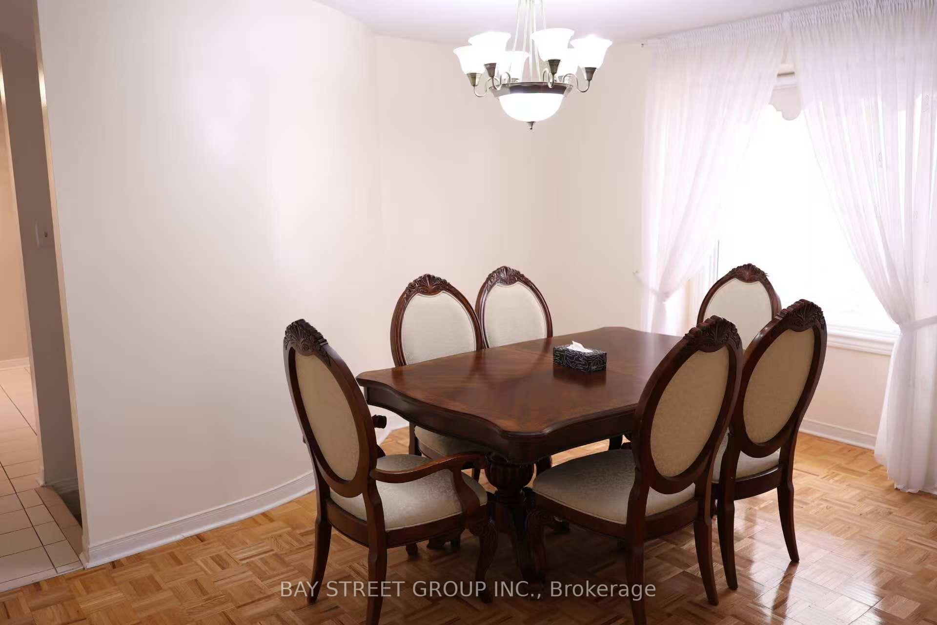 Photo 4 of 46 Gilmore Crescent, Vaughan, Brownridge — HOMEH