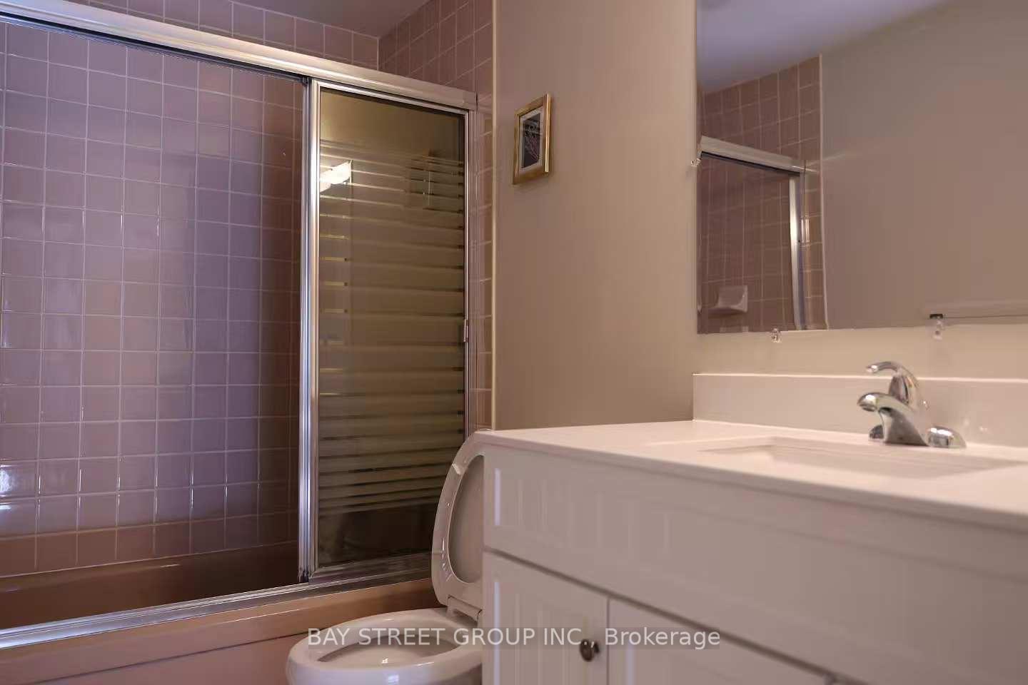 Photo 8 of 46 Gilmore Crescent, Vaughan, Brownridge — HOMEH