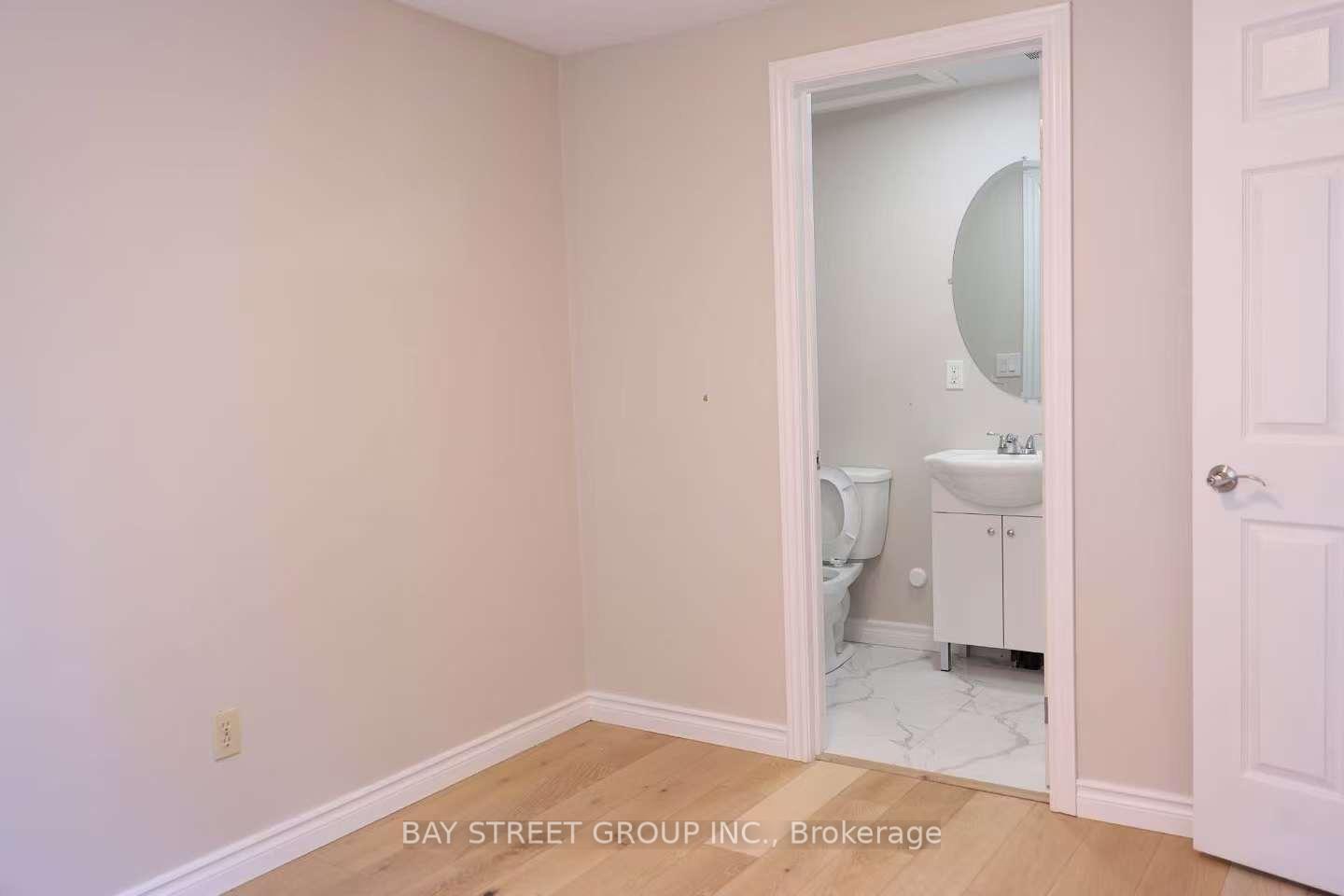 Photo 9 of 46 Gilmore Crescent, Vaughan, Brownridge — HOMEH