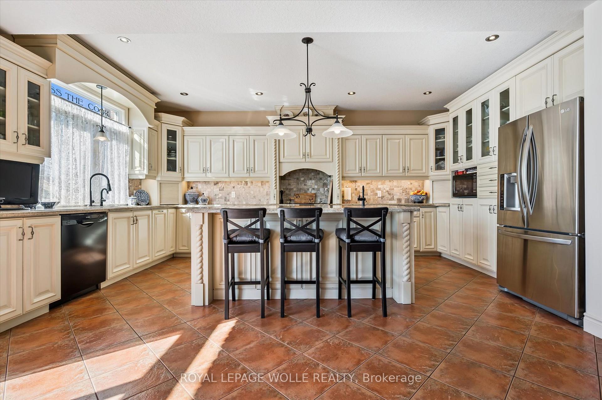 Photo 12 of 702 Springwater Place, Waterloo — HOMEH
