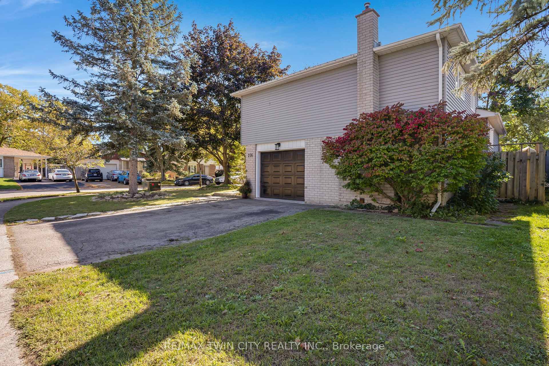 Photo 2 of 276 Camille Crescent, Waterloo, Lexington — HOMEH