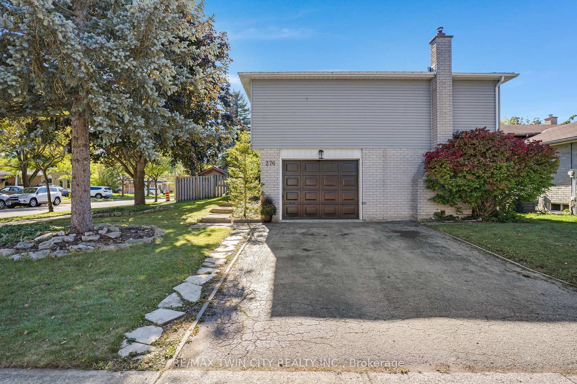 Photo 3 of 276 Camille Crescent, Waterloo, Lexington — HOMEH