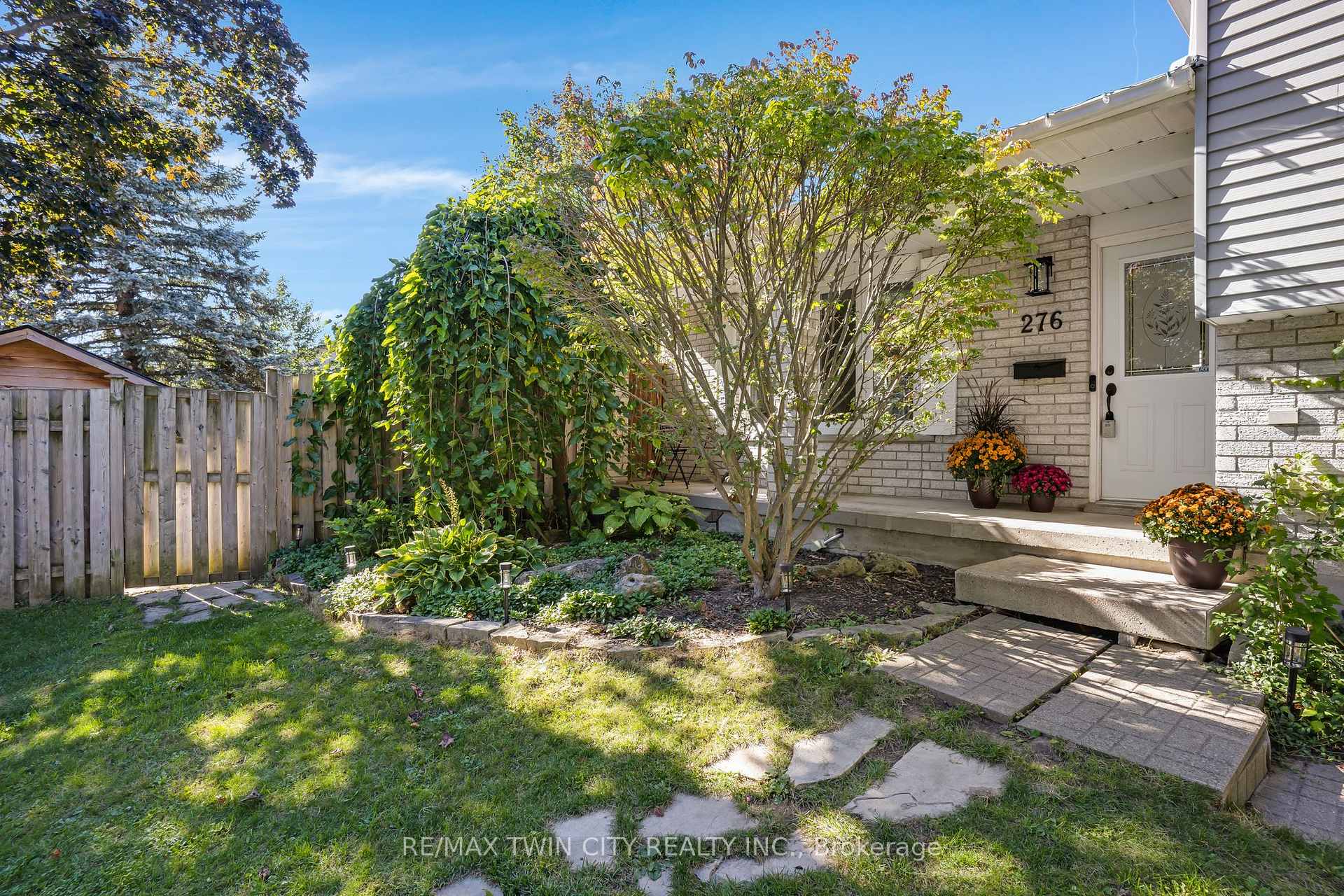 Photo 5 of 276 Camille Crescent, Waterloo, Lexington — HOMEH