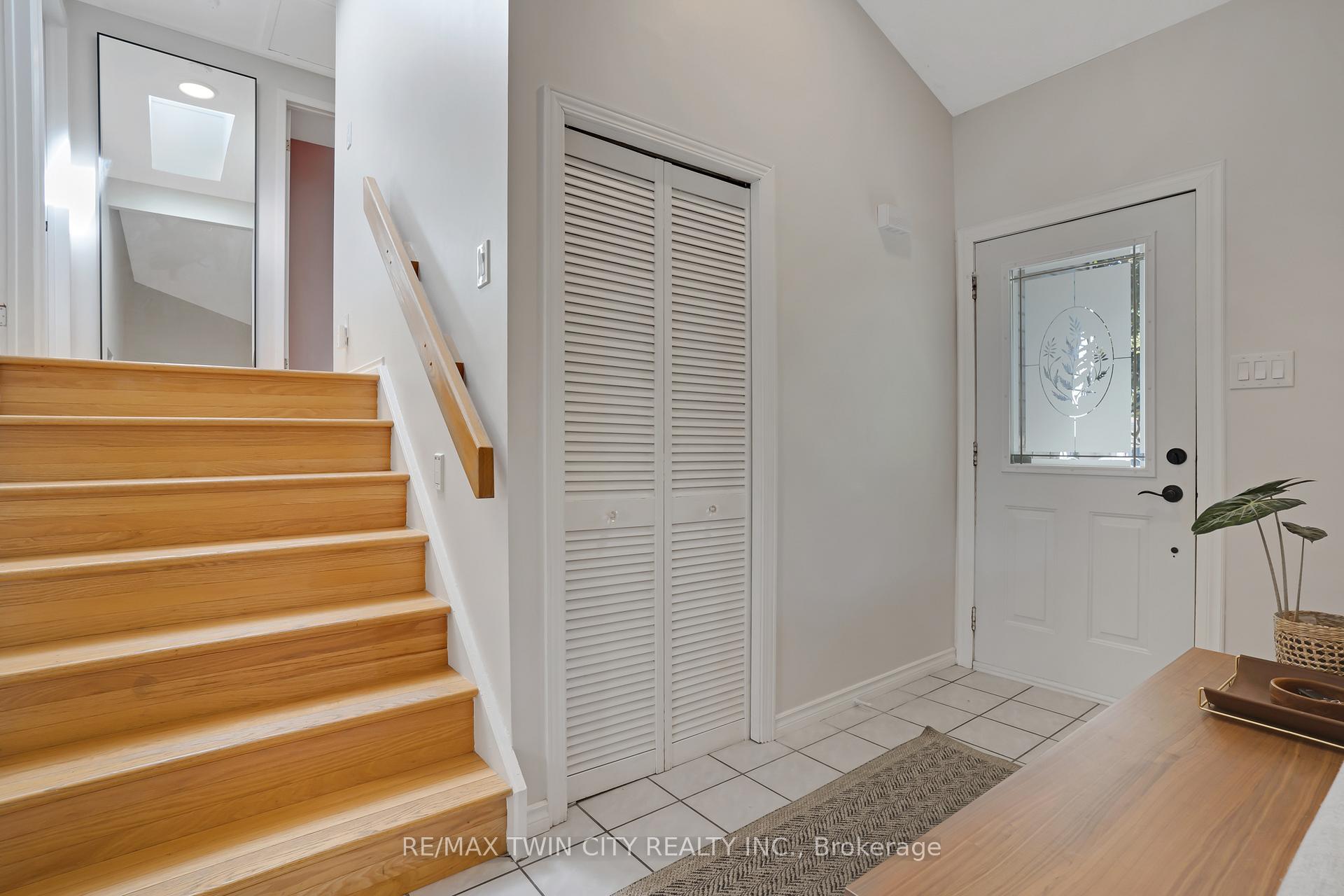 Photo 7 of 276 Camille Crescent, Waterloo, Lexington — HOMEH