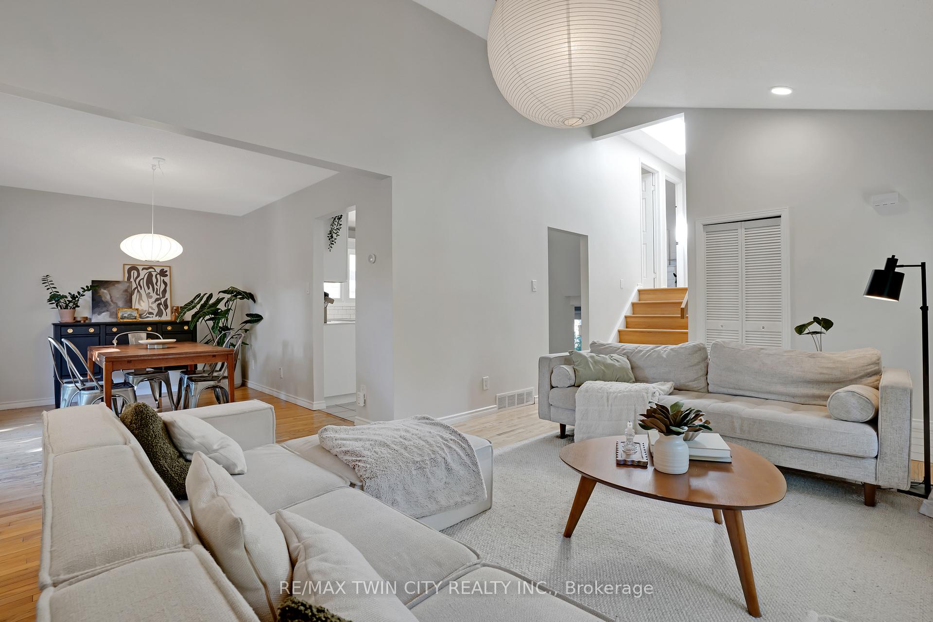 Photo 12 of 276 Camille Crescent, Waterloo, Lexington — HOMEH